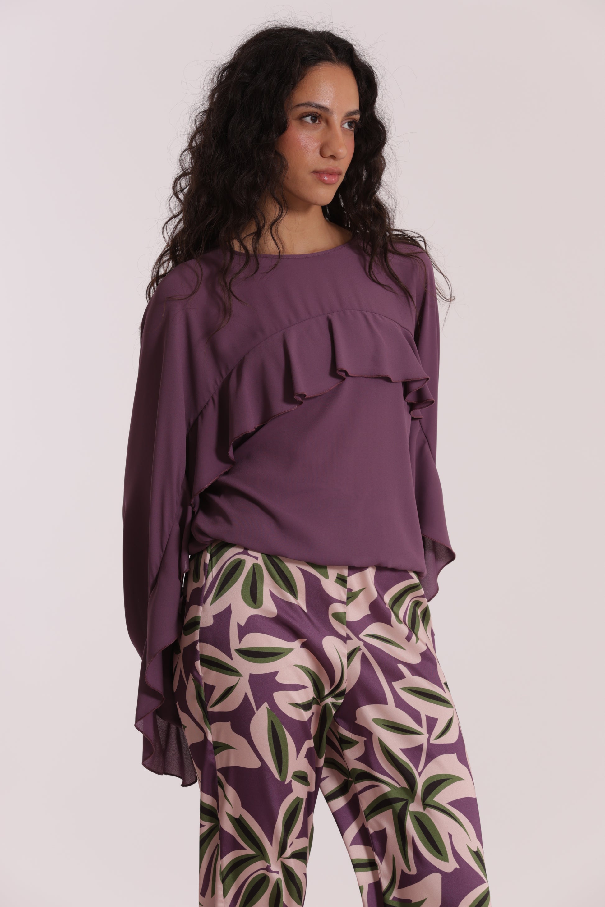 BLUSA CON ROUCHES