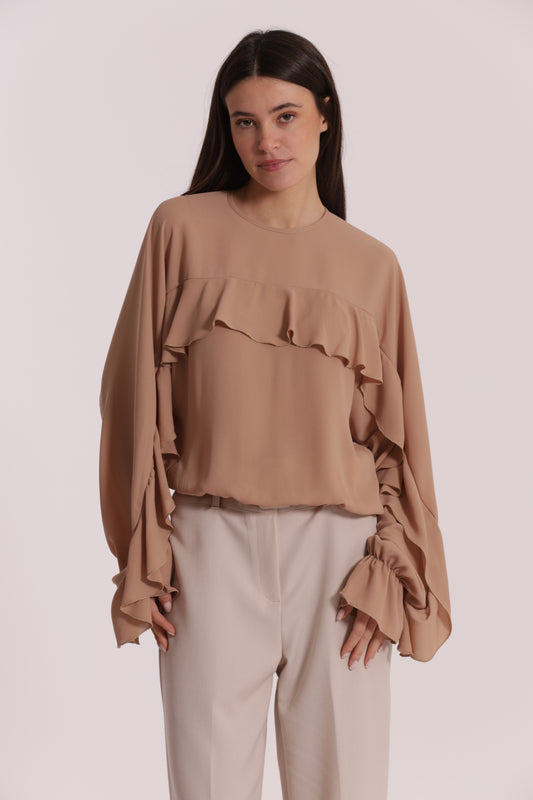 BLUSA CON ROUCHES