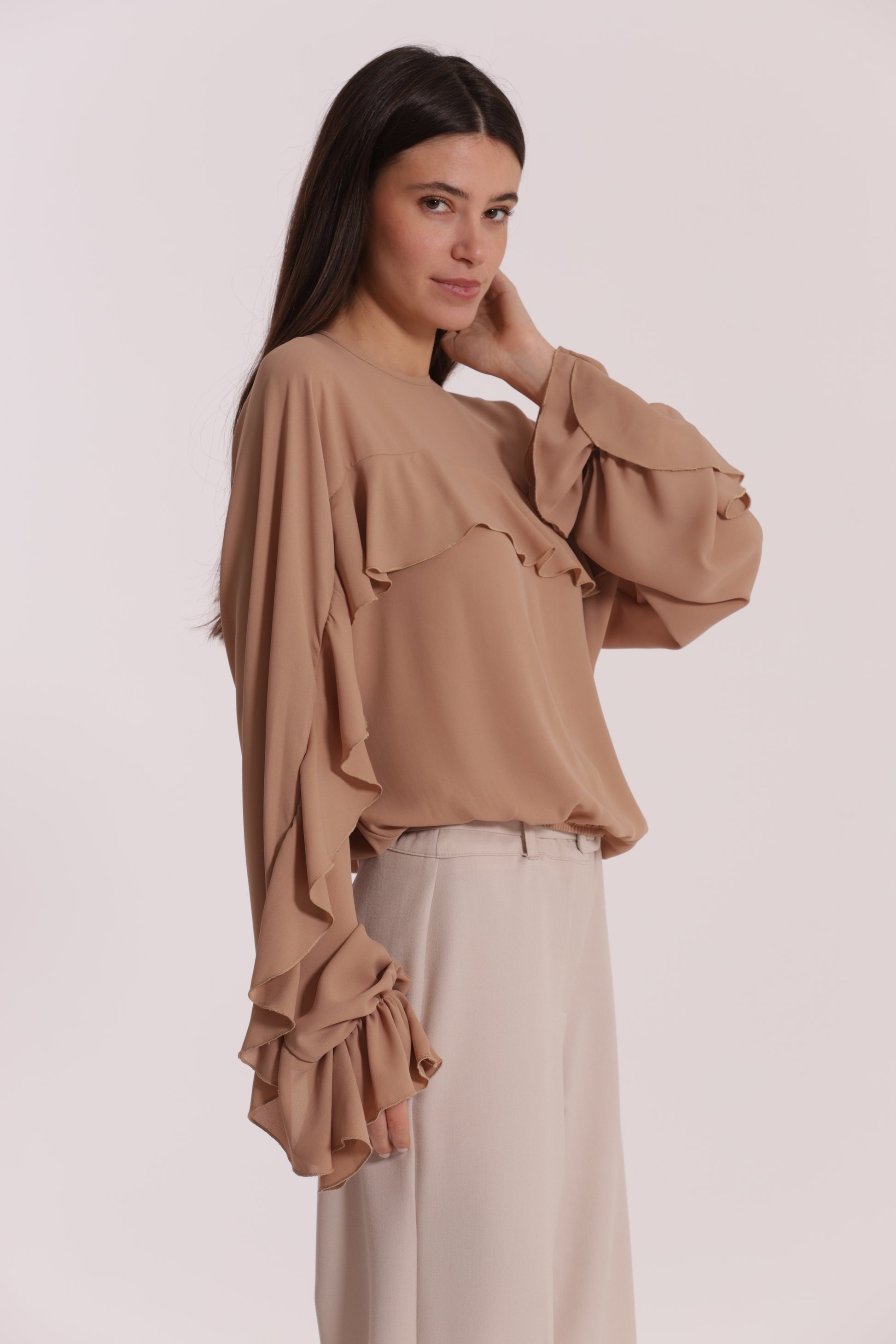 BLUSA CON ROUCHES