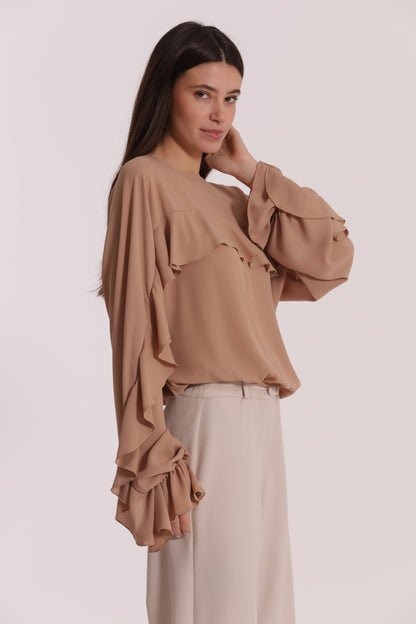 BLUSA CON ROUCHES