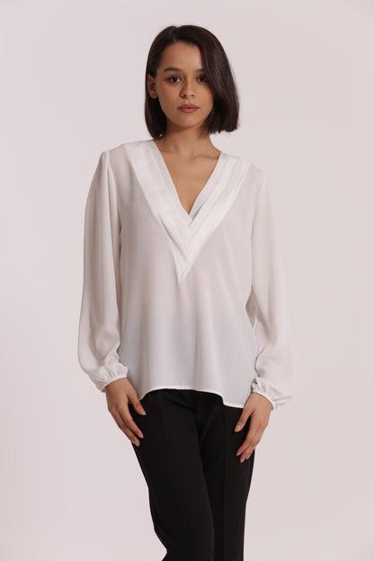 BLUSA SCOLLO A V CON DETTAGLIO SU COLLO