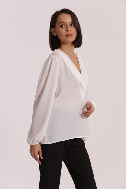 BLUSA SCOLLO A V CON DETTAGLIO SU COLLO