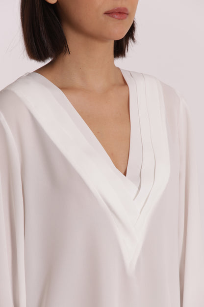 BLUSA SCOLLO A V CON DETTAGLIO SU COLLO