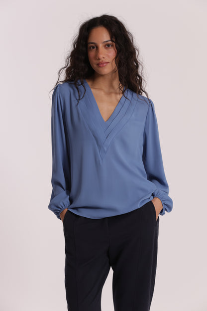 BLUSA SCOLLO A V CON DETTAGLIO SU COLLO