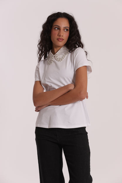 T-SHIRT CON COLLETTO DECORATO
