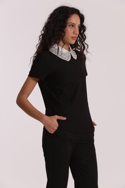 T-SHIRT CON COLLETTO DECORATO