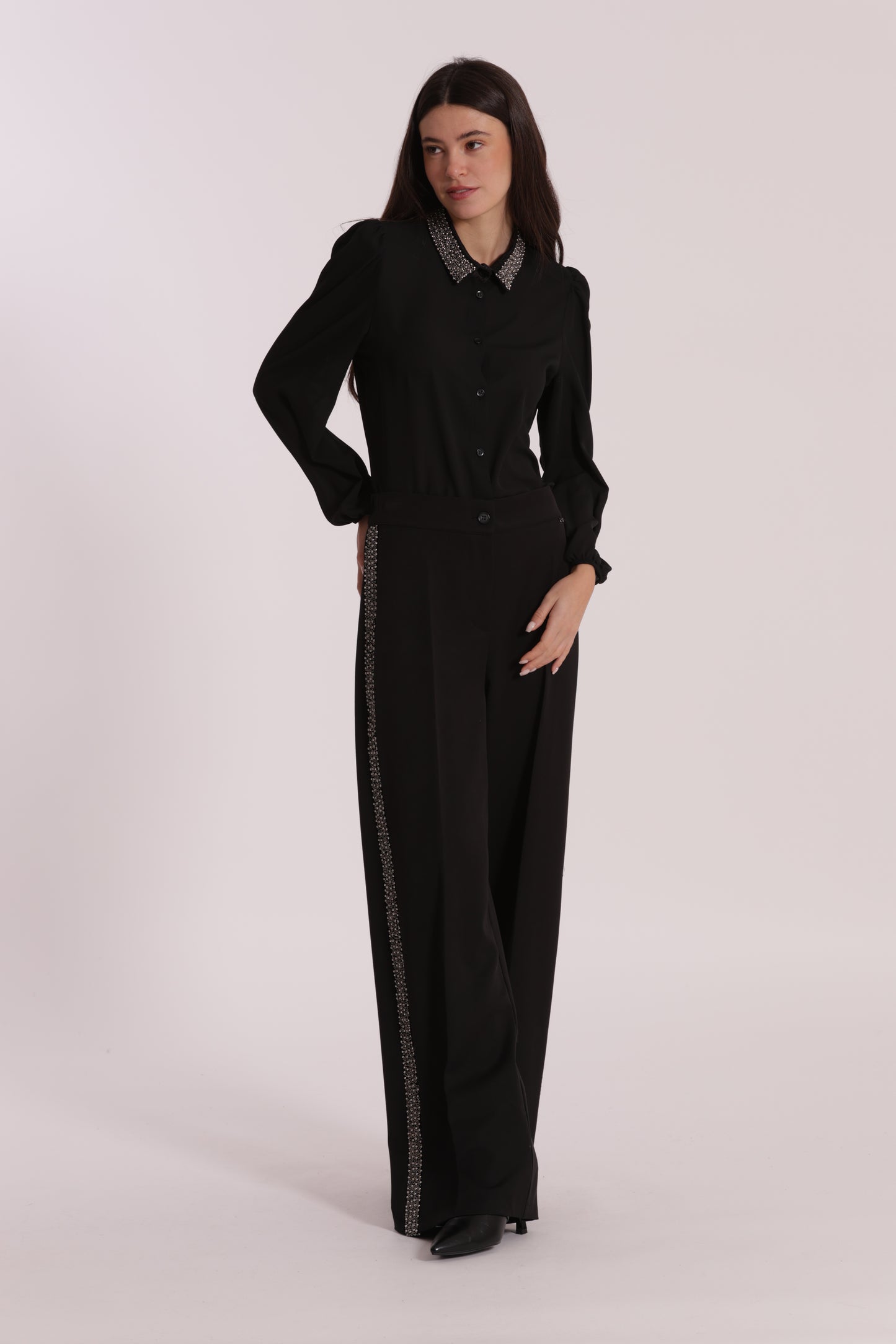 PANTALONE PALAZZO CON PASSAMANERIA RICAMATA