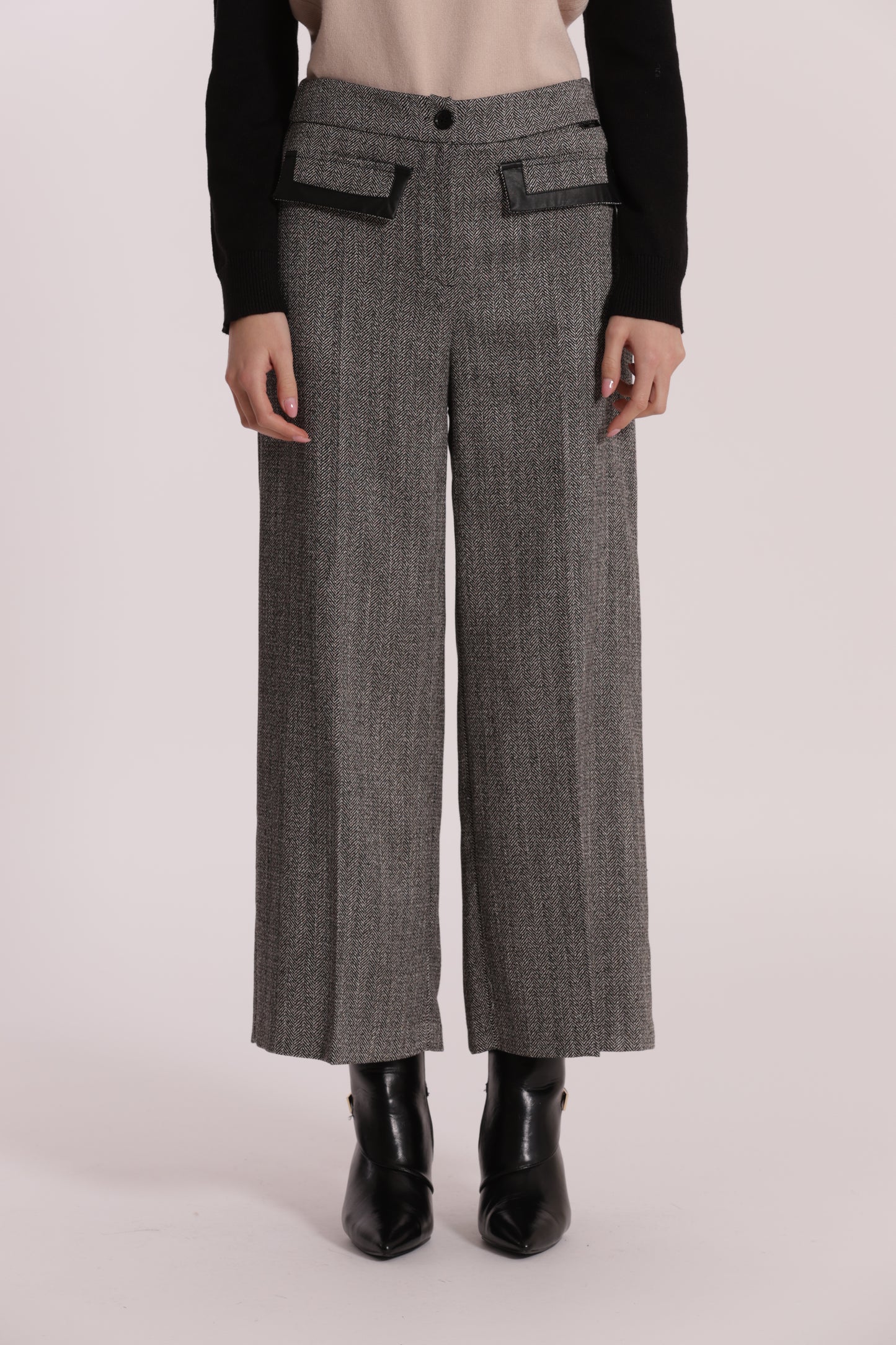 PANTALONE CROPPED TESSUTO SPIGATO DETTAGLI IN SIMIL PELLE