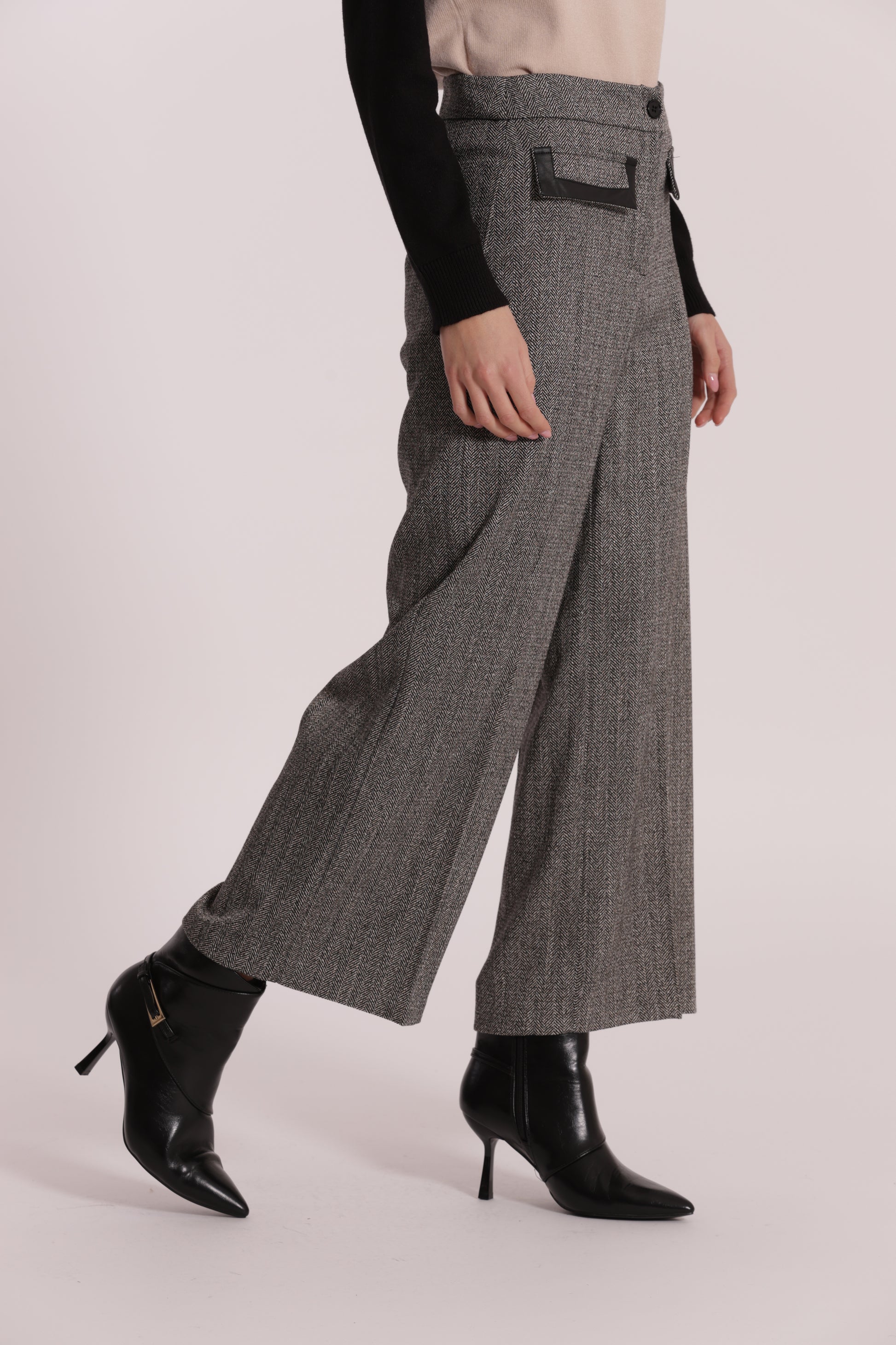PANTALONE CROPPED TESSUTO SPIGATO DETTAGLI IN SIMIL PELLE