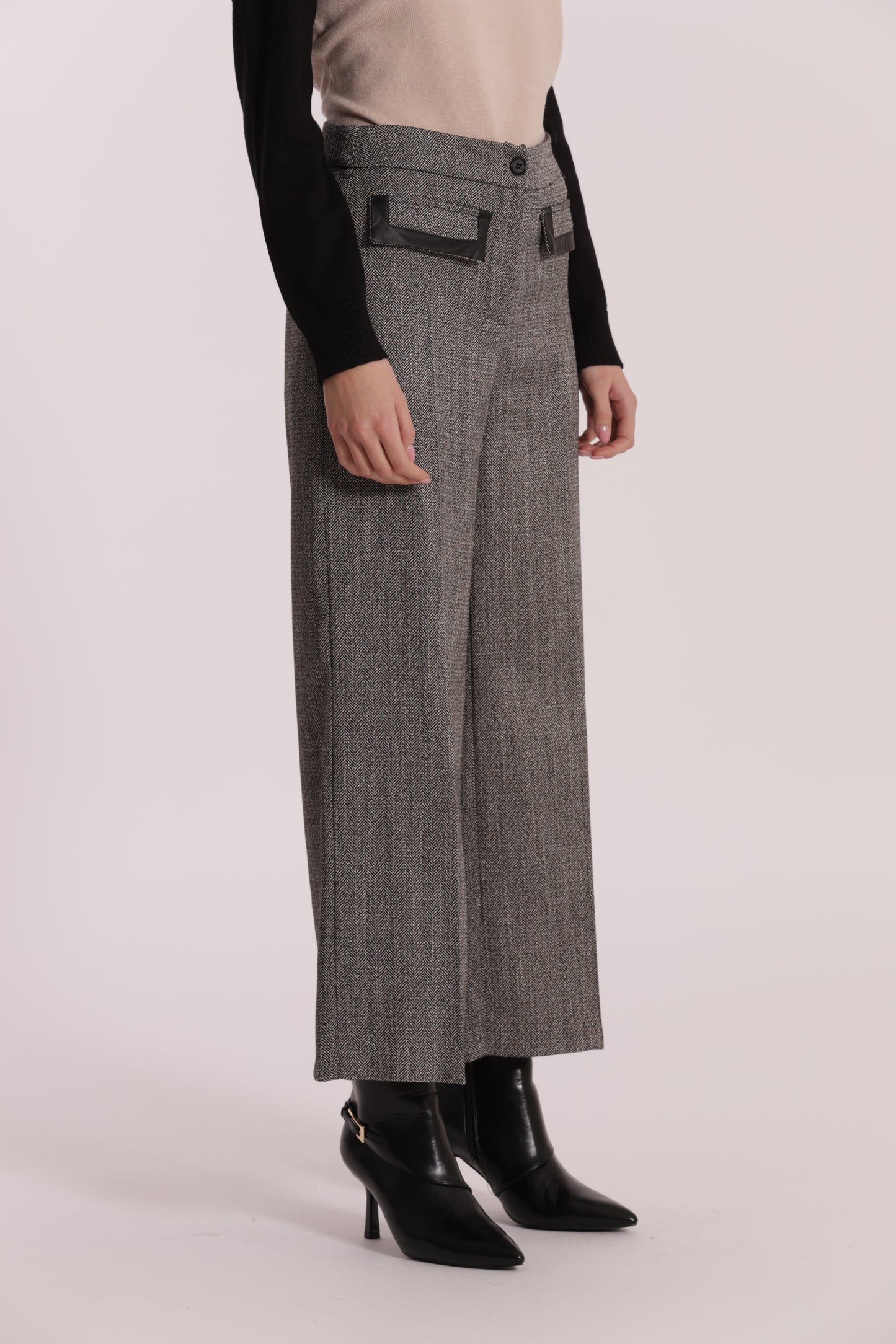 PANTALONE CROPPED TESSUTO SPIGATO DETTAGLI IN SIMIL PELLE