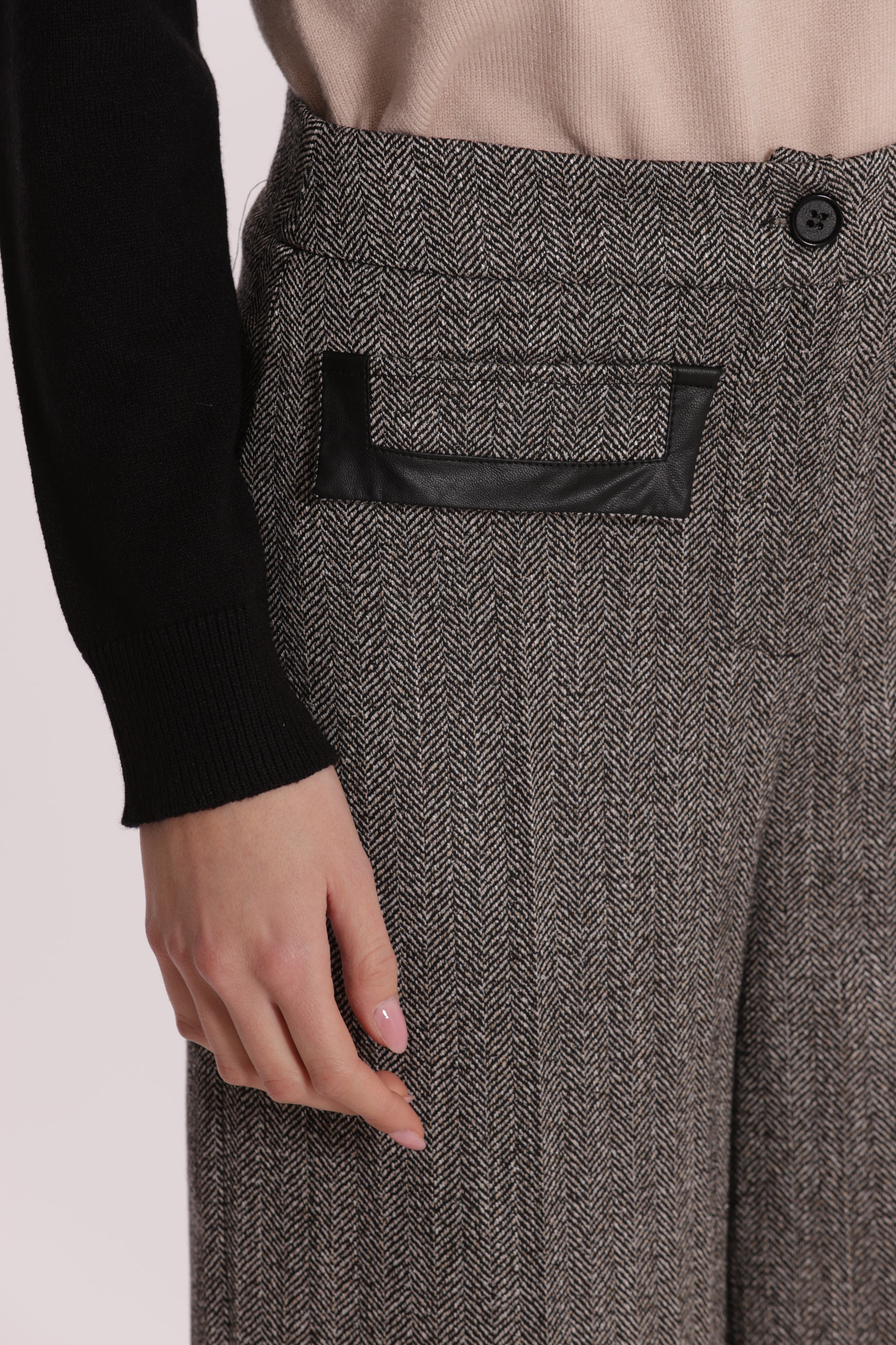 PANTALONE CROPPED TESSUTO SPIGATO DETTAGLI IN SIMIL PELLE