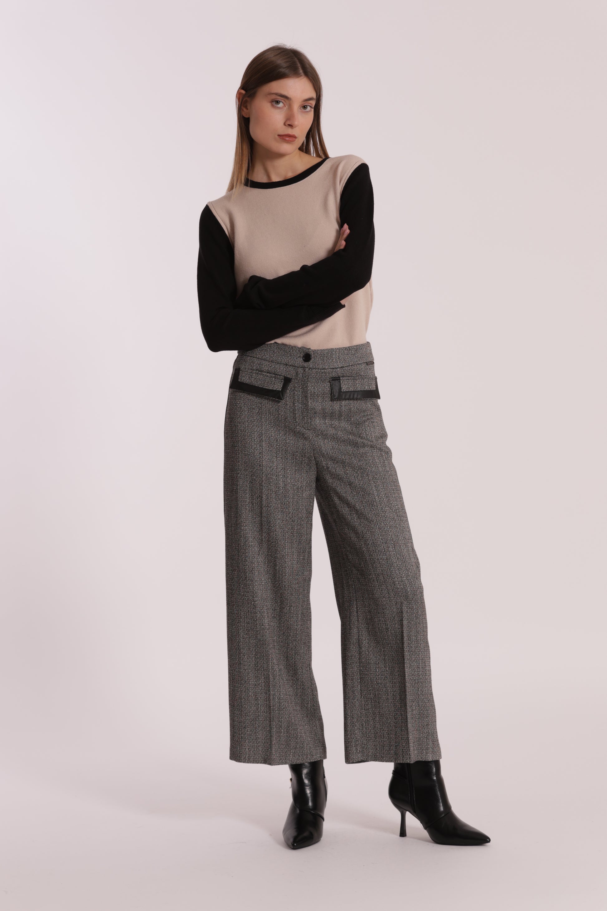 PANTALONE CROPPED TESSUTO SPIGATO DETTAGLI IN SIMIL PELLE