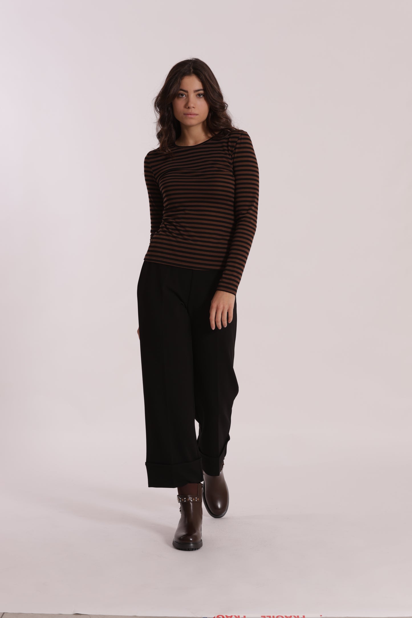 PANTALONE CROPPED CON RISVOLTO IN CREPE