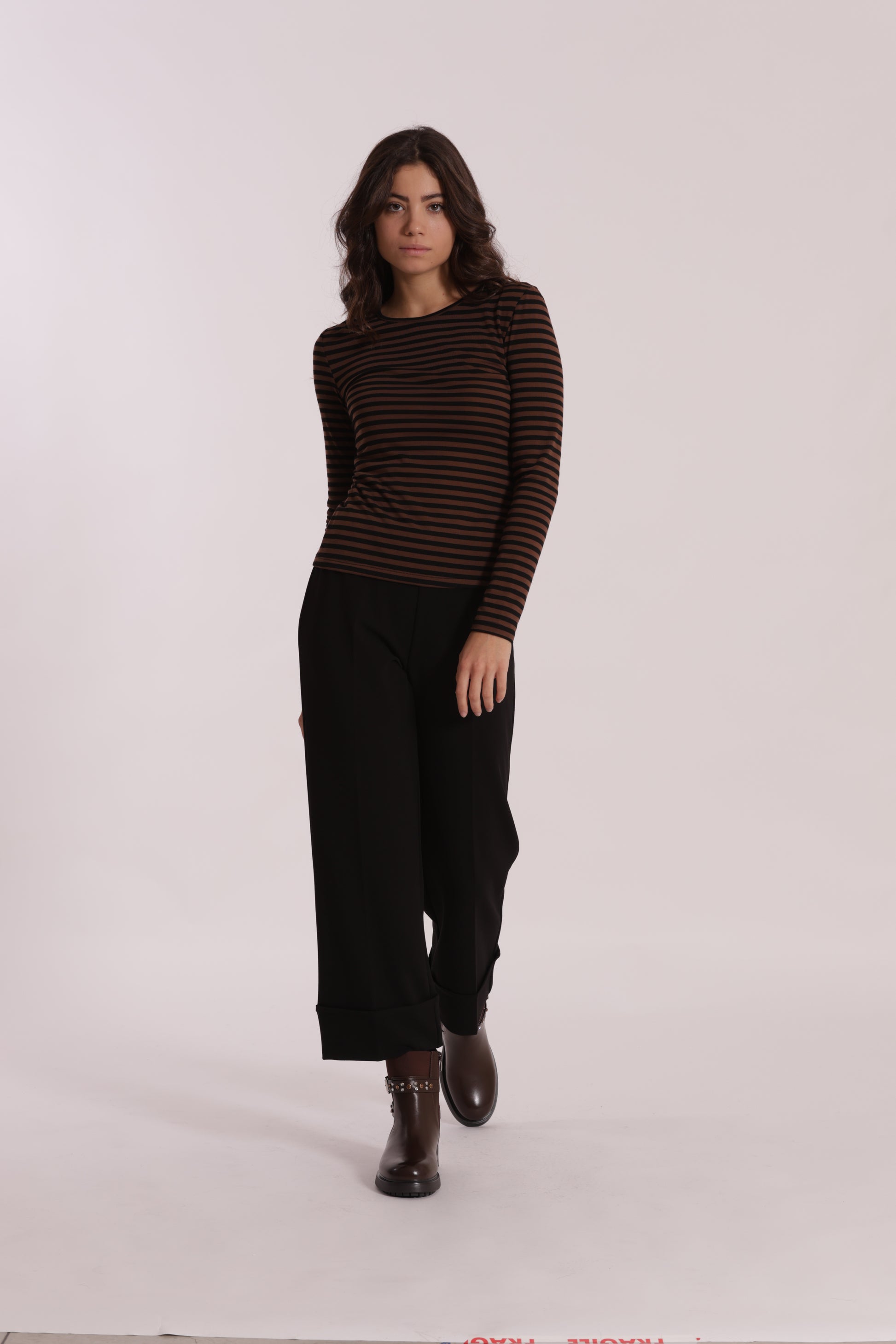 PANTALONE CROPPED CON RISVOLTO IN CREPE