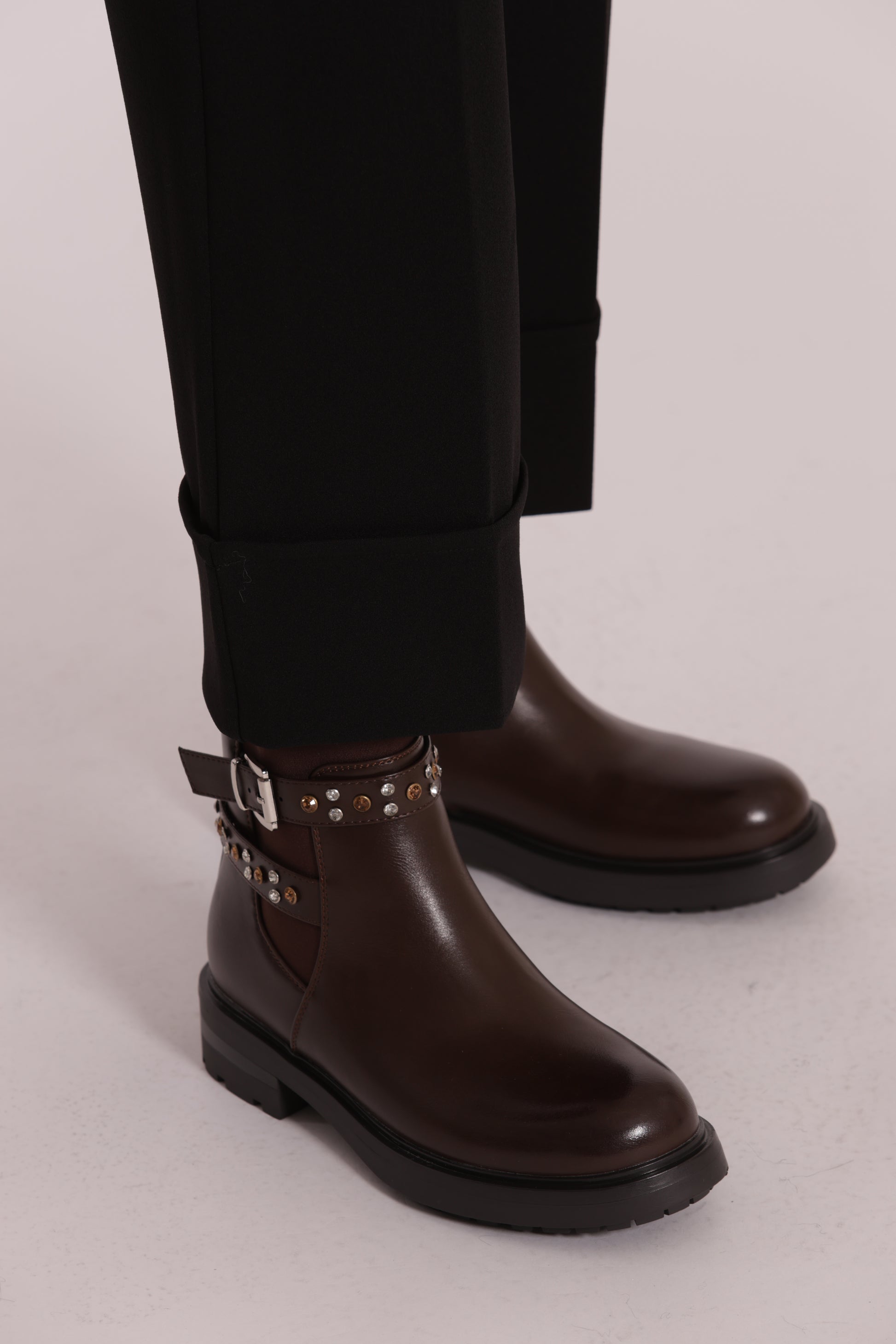 PANTALONE CROPPED CON RISVOLTO IN CREPE