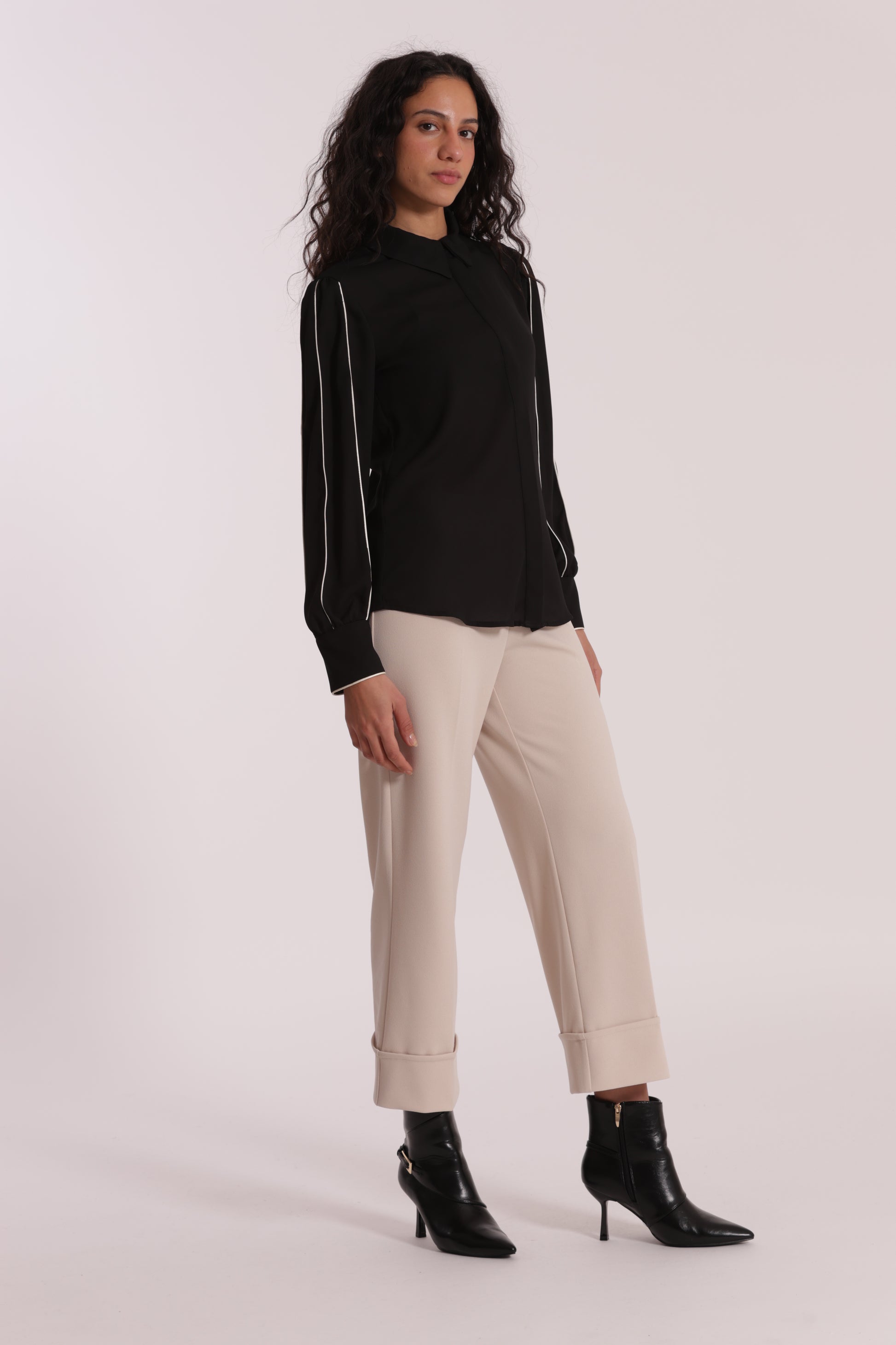 PANTALONE CROPPED CON RISVOLTO IN CREPE