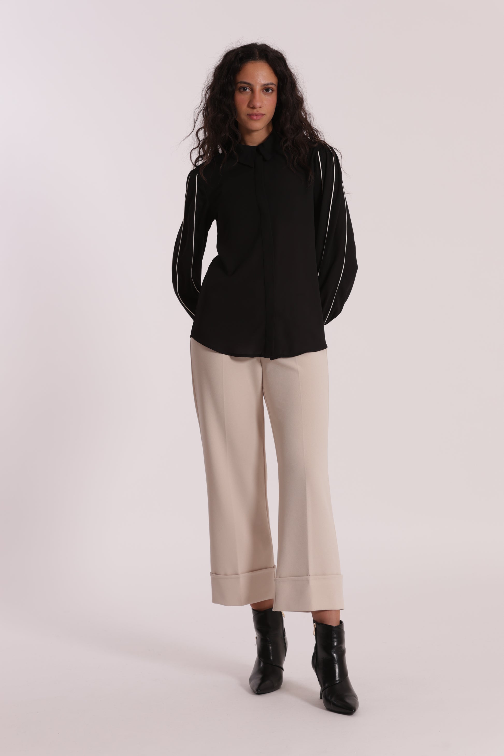 PANTALONE CROPPED CON RISVOLTO IN CREPE