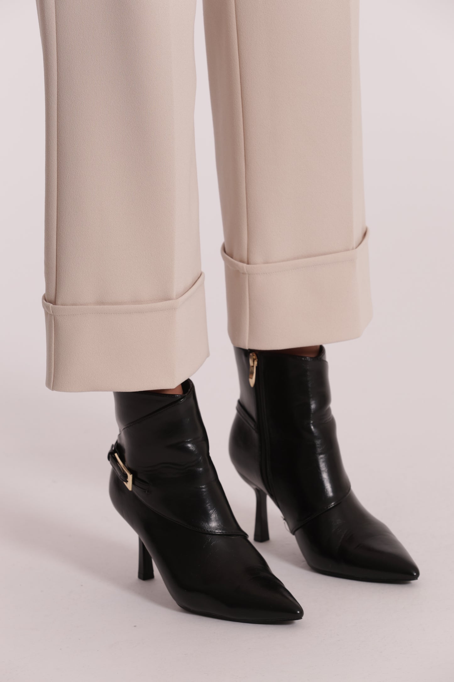 PANTALONE CROPPED CON RISVOLTO IN CREPE