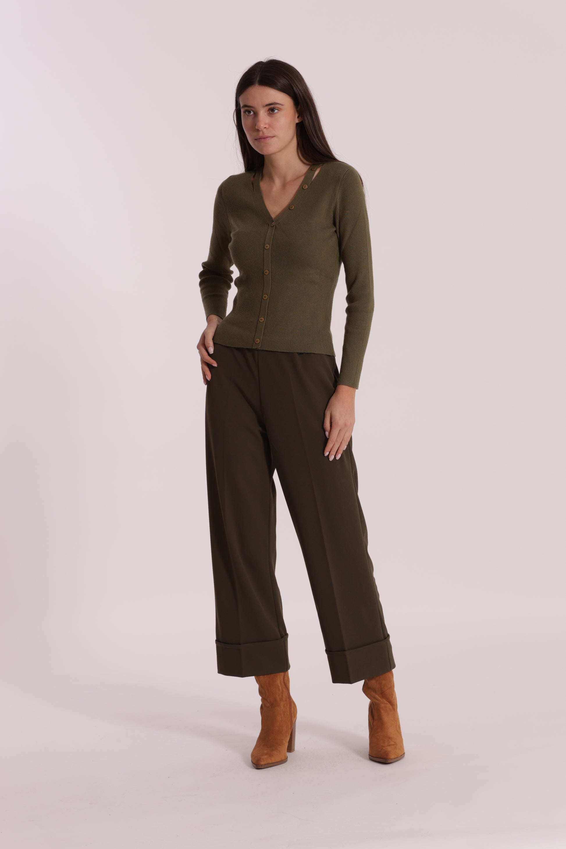 PANTALONE CROPPED CON RISVOLTO IN CREPE