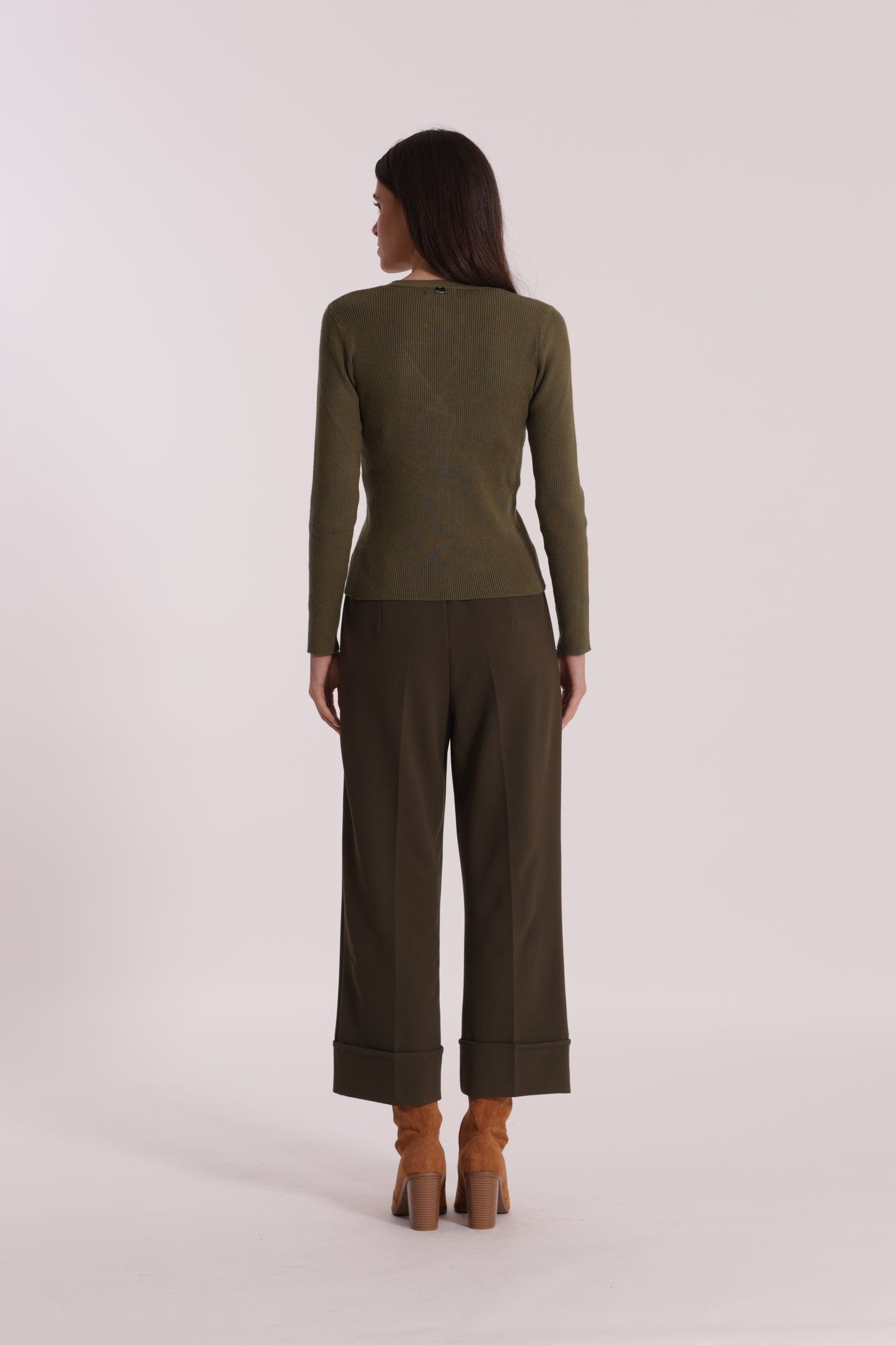 PANTALONE CROPPED CON RISVOLTO IN CREPE