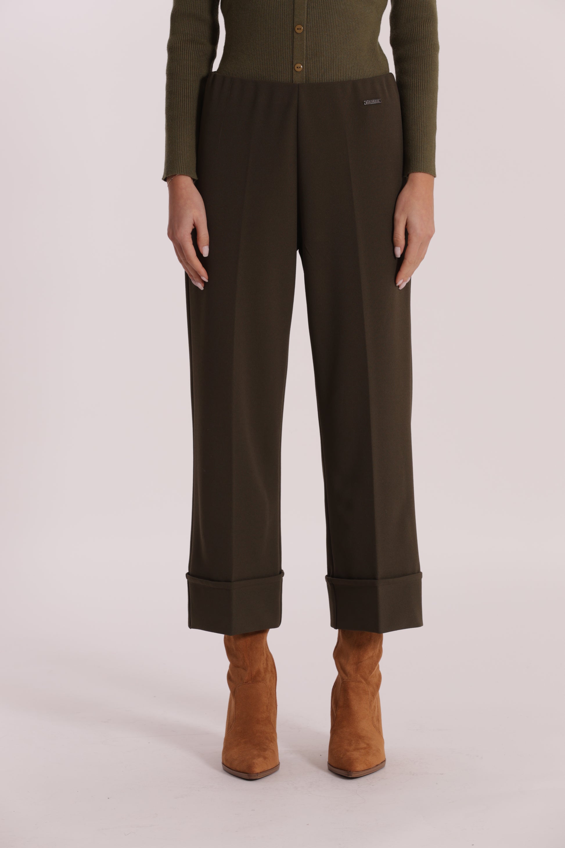 PANTALONE CROPPED CON RISVOLTO IN CREPE