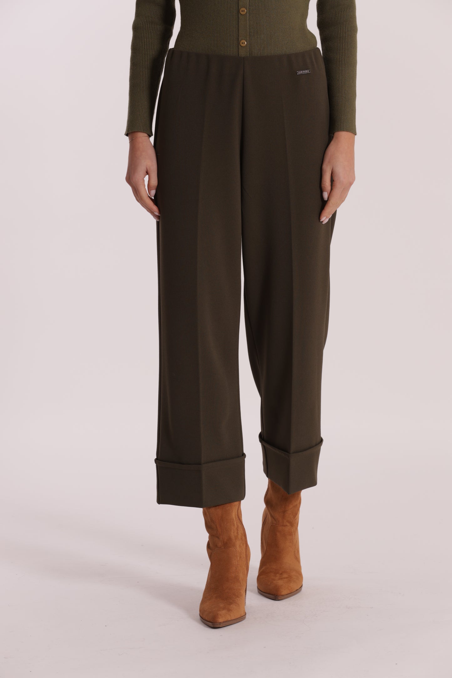PANTALONE CROPPED CON RISVOLTO IN CREPE