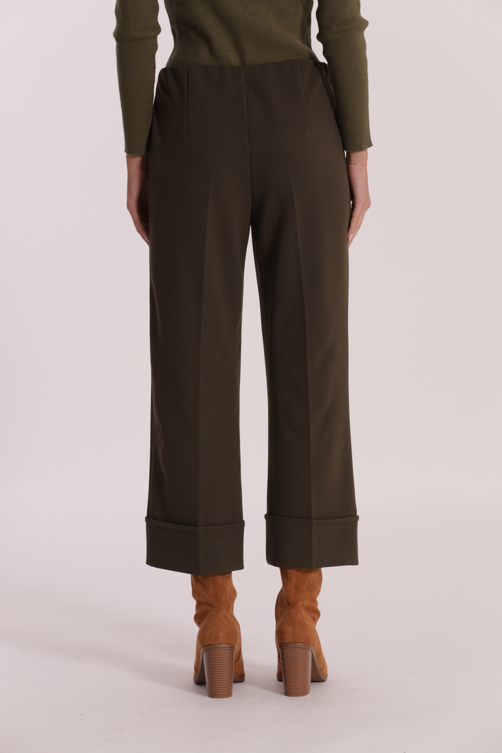PANTALONE CROPPED CON RISVOLTO IN CREPE