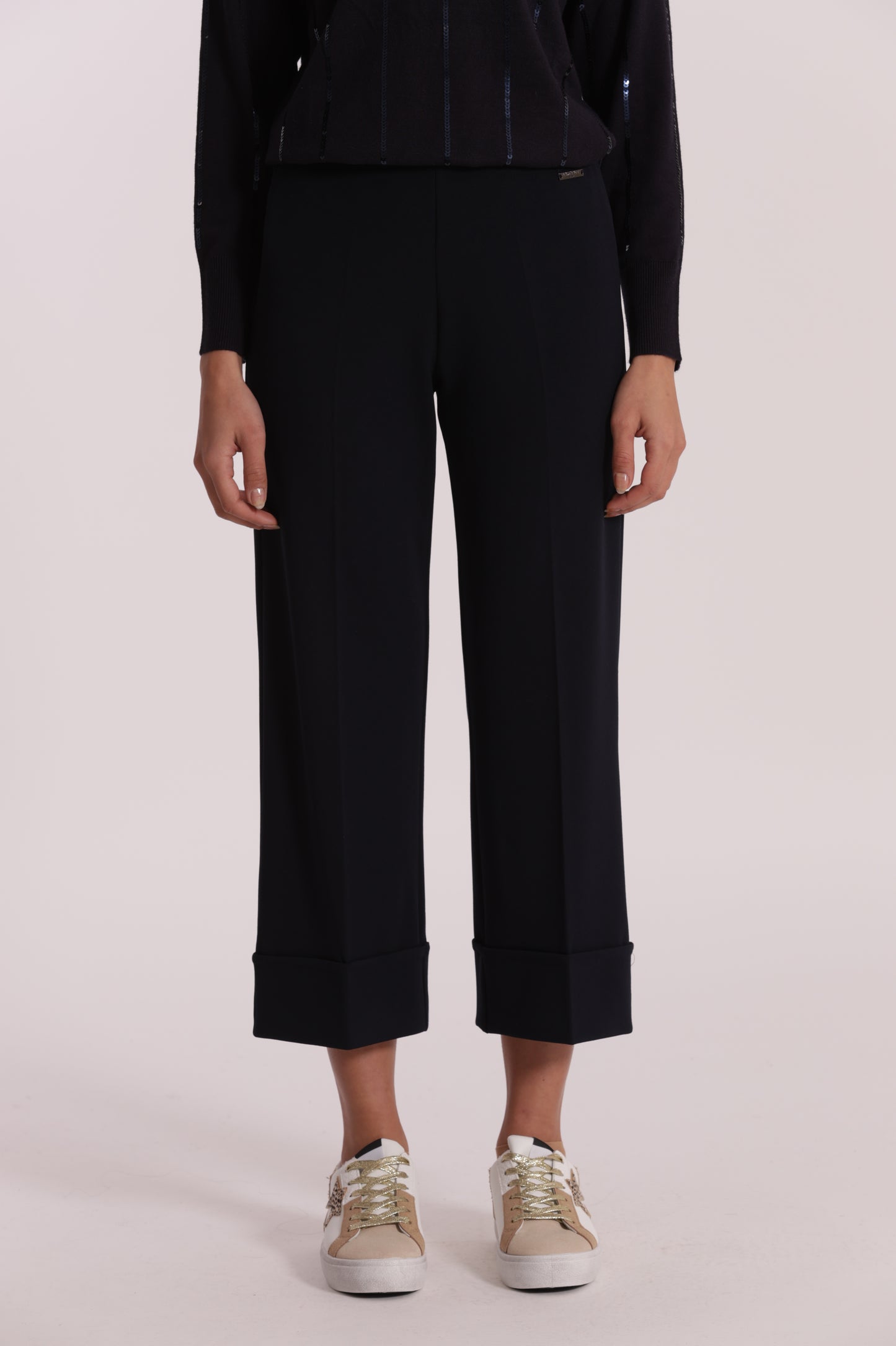 PANTALONE CROPPED CON RISVOLTO IN CREPE