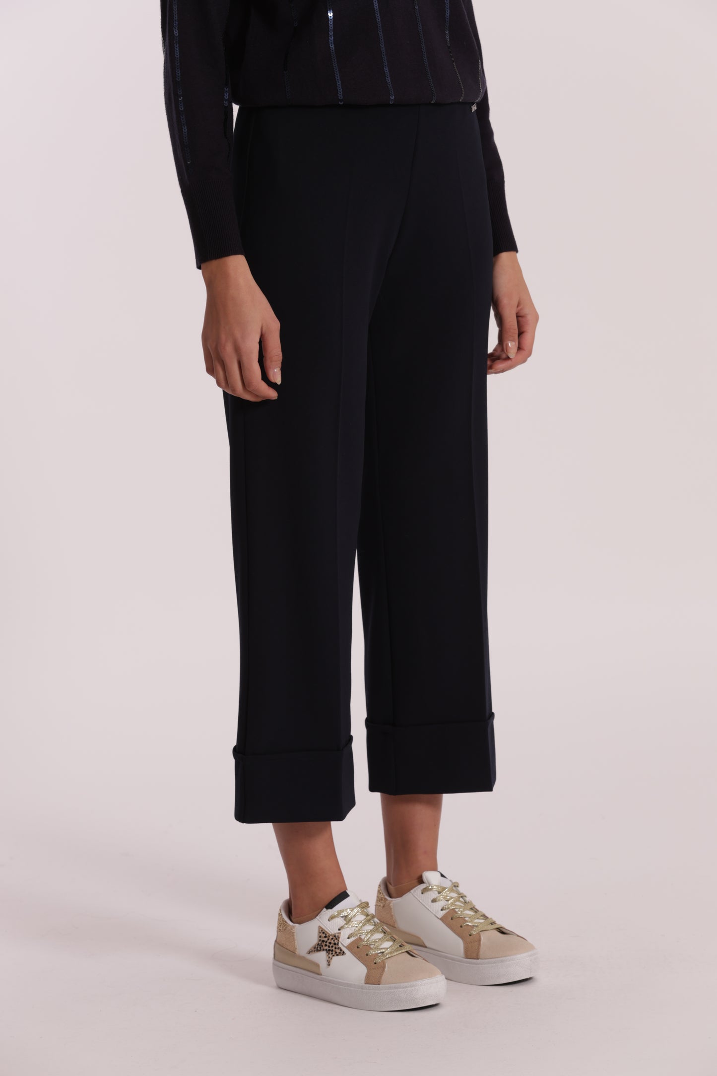 PANTALONE CROPPED CON RISVOLTO IN CREPE