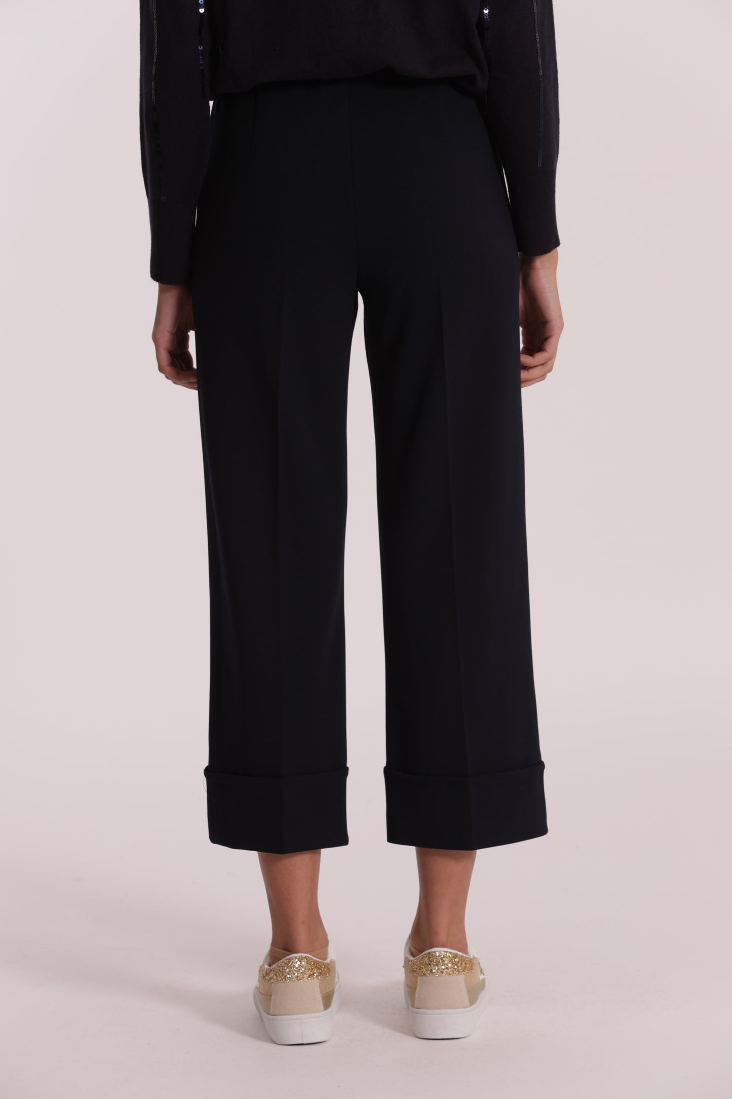 PANTALONE CROPPED CON RISVOLTO IN CREPE