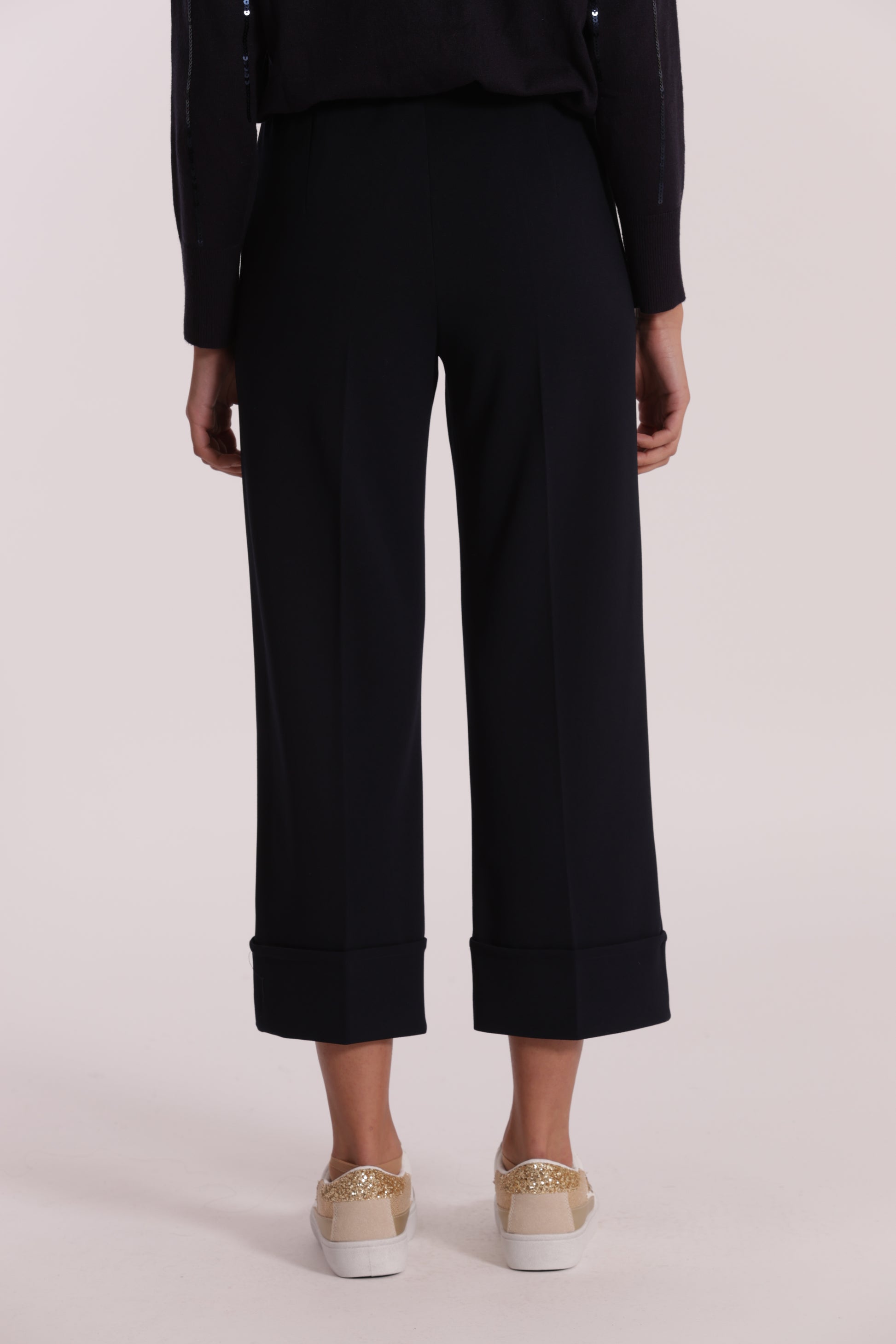 PANTALONE CROPPED CON RISVOLTO IN CREPE