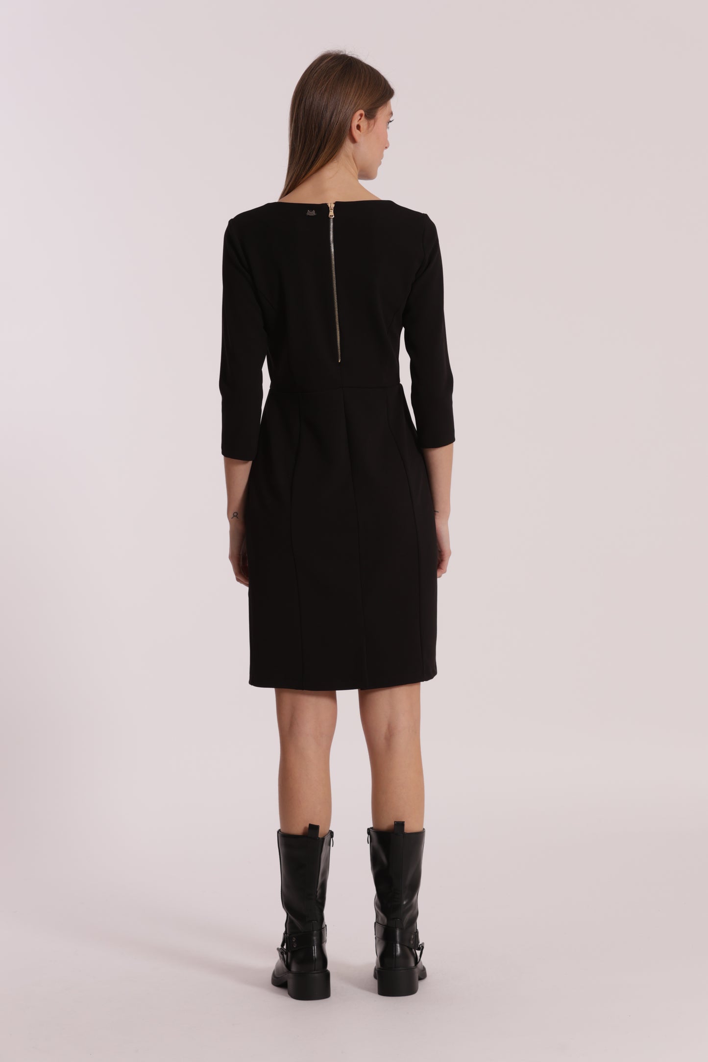 ABITO CORTO IN CREPE CON CUT OUT SU SPALLA