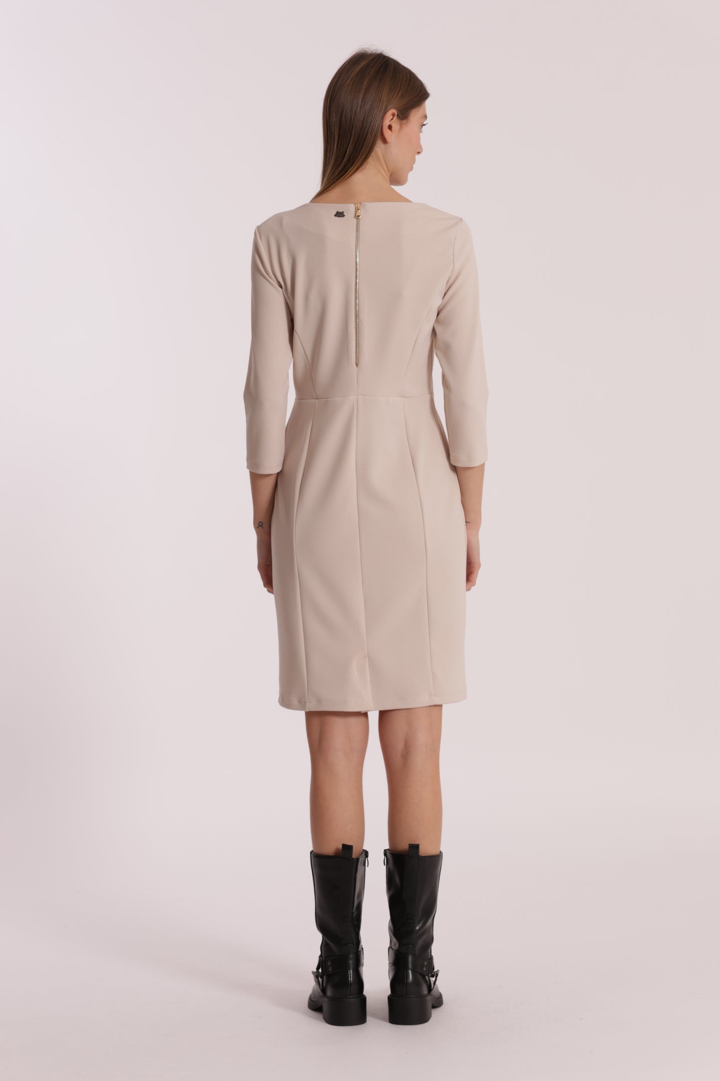 ABITO CORTO IN CREPE CON CUT OUT SU SPALLA