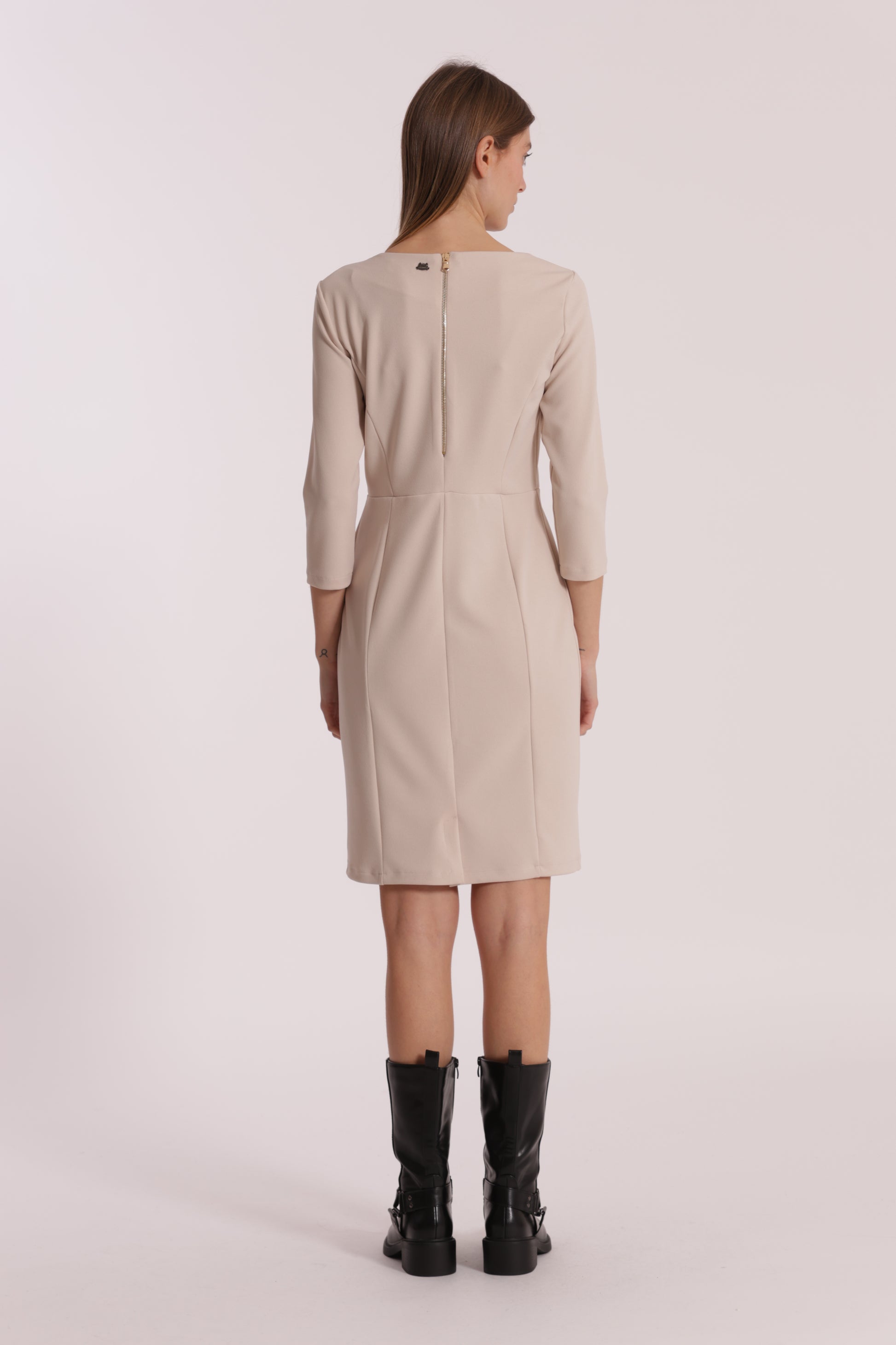 ABITO CORTO IN CREPE CON CUT OUT SU SPALLA