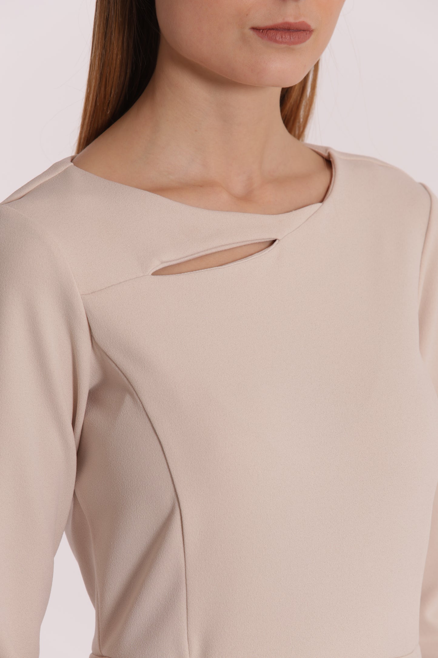 ABITO CORTO IN CREPE CON CUT OUT SU SPALLA