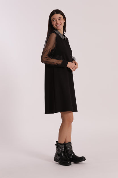 ABITO CORTO CON MANICHE IN ORGANZA E COLLETTO RICAMATO
