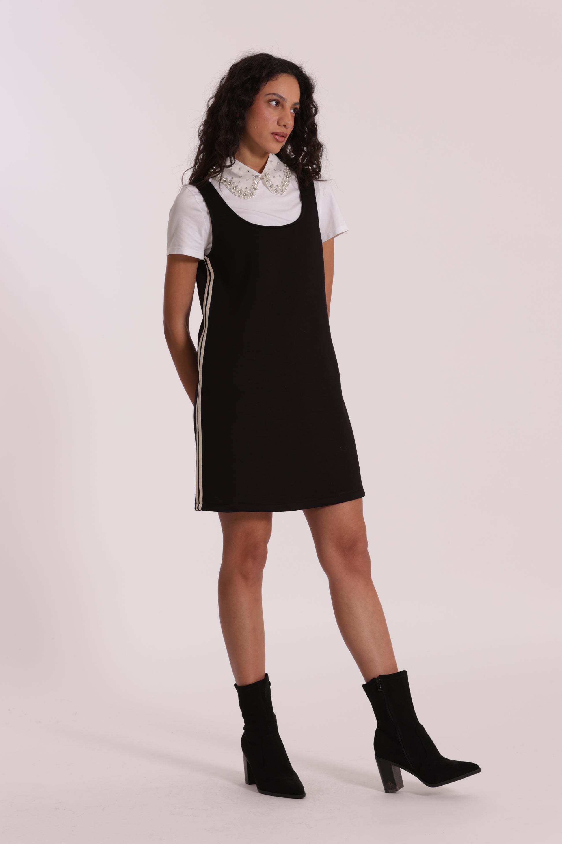 ABITO CORTO IN NEOPRENE CON PASSAMANERIA