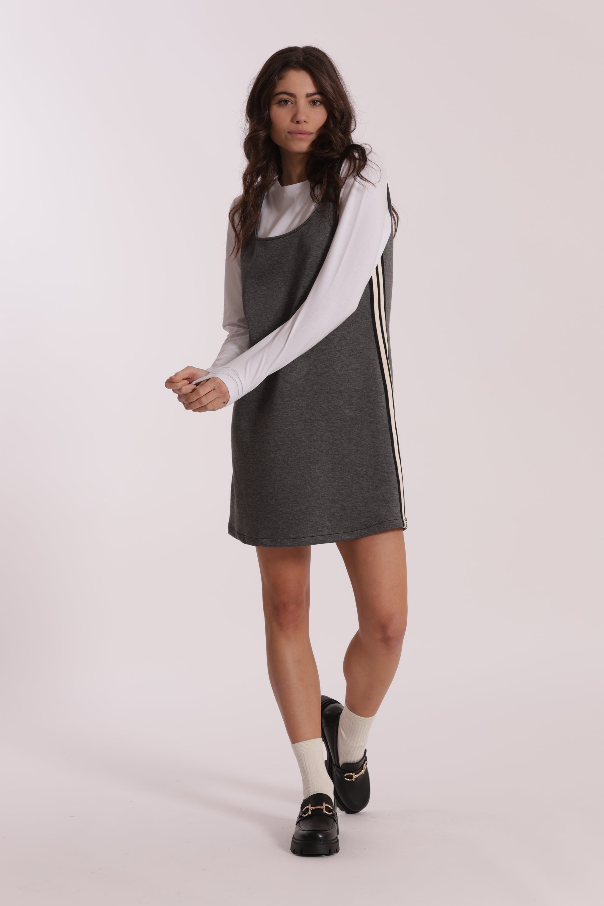 ABITO CORTO IN NEOPRENE CON PASSAMANERIA