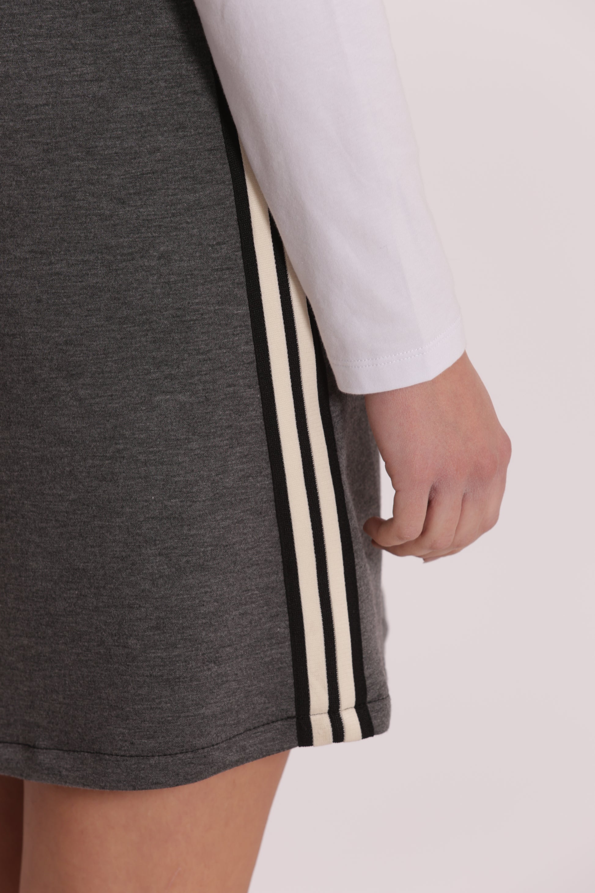 ABITO CORTO IN NEOPRENE CON PASSAMANERIA