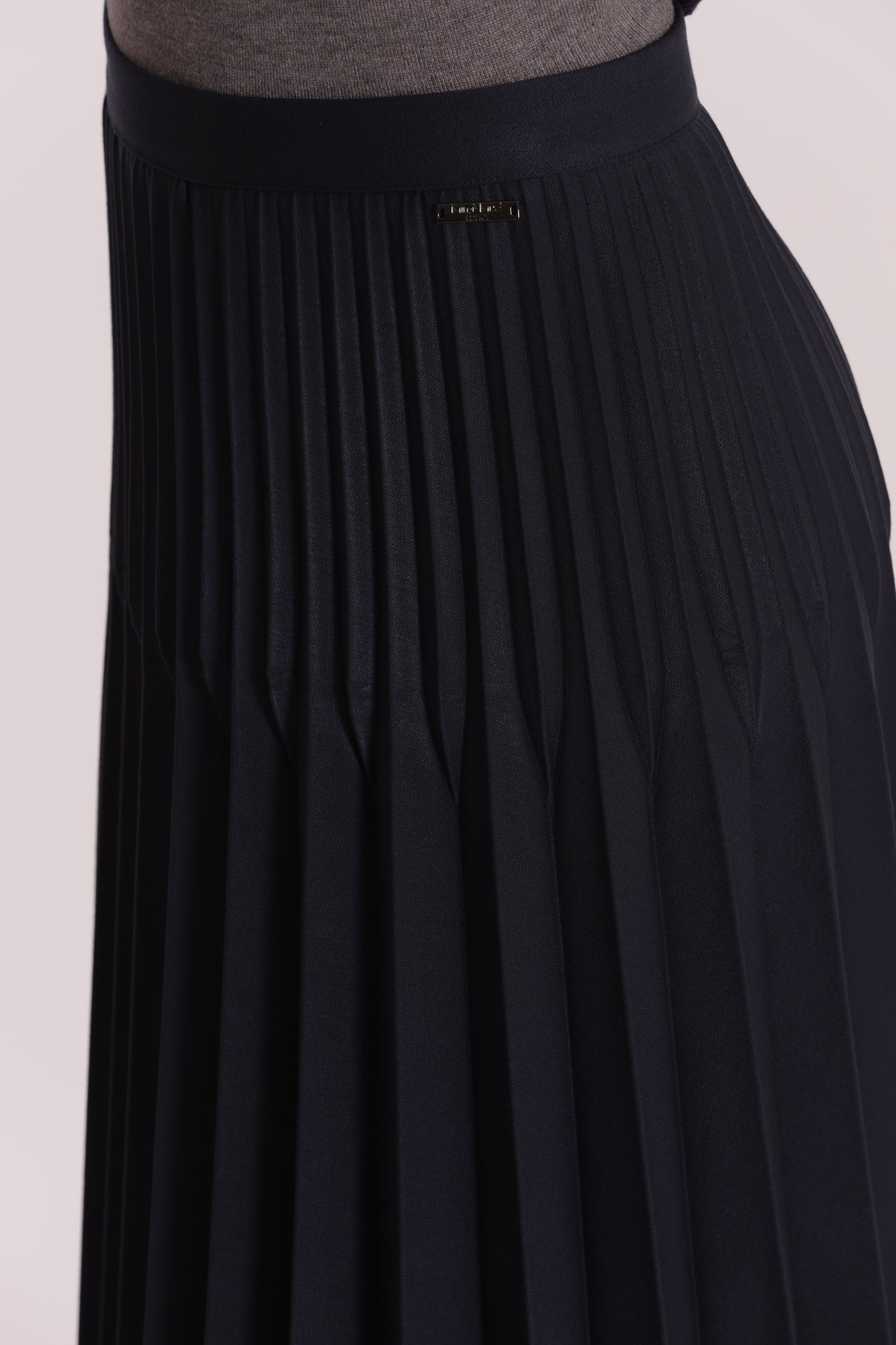 GONNA LONGUETTE IN POLYVISCOSA PLISSE