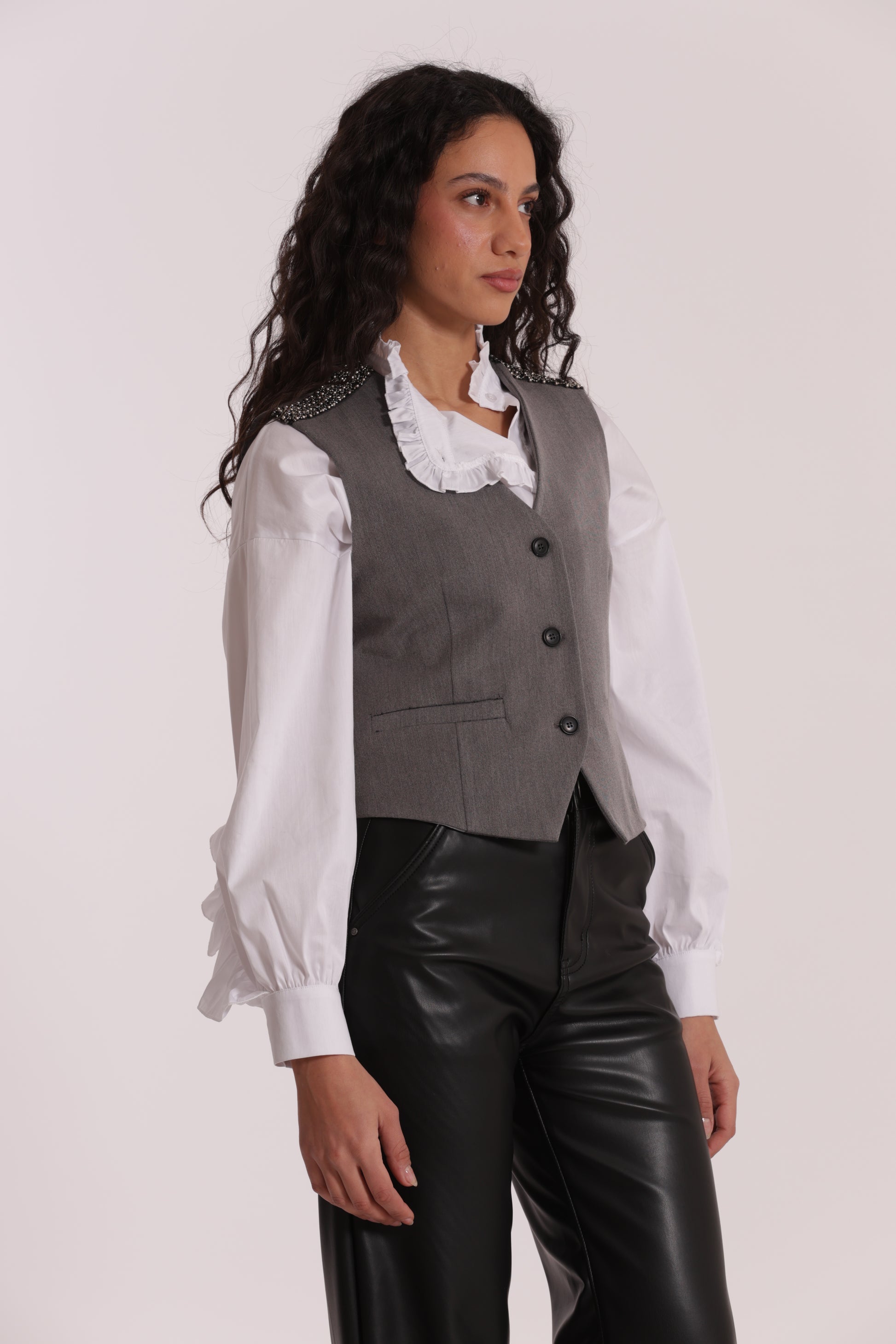 GILET CON PASSAMANERIA RICAMATA