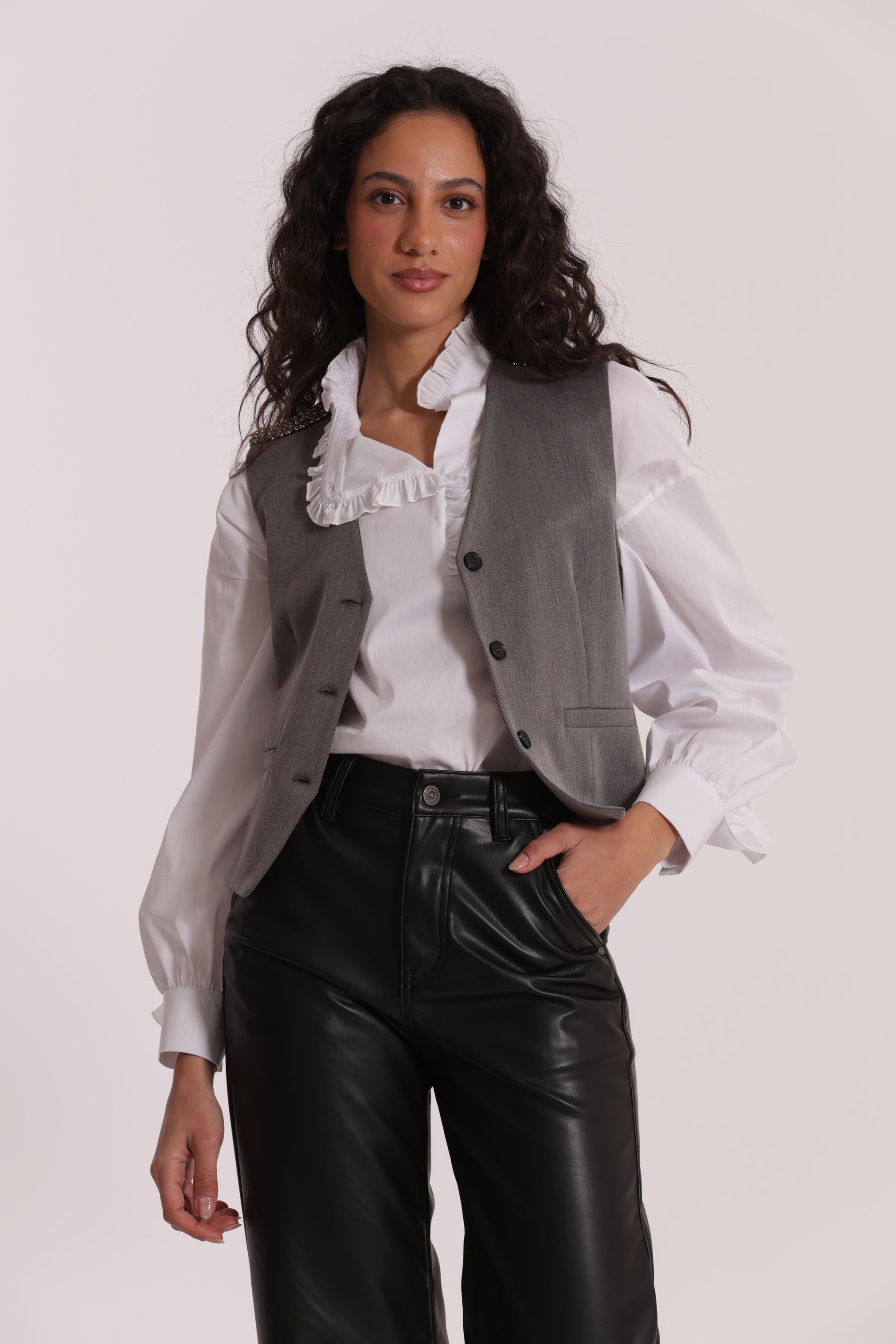 GILET CON PASSAMANERIA RICAMATA