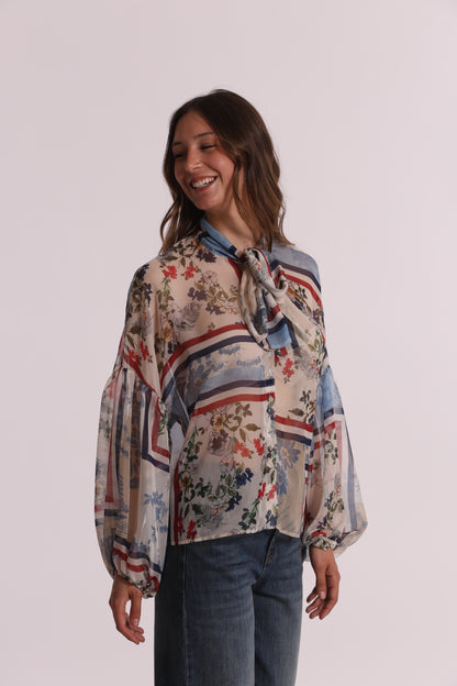 BLUSA FANTASIA FLORA DETTAGLIO FIOCCO