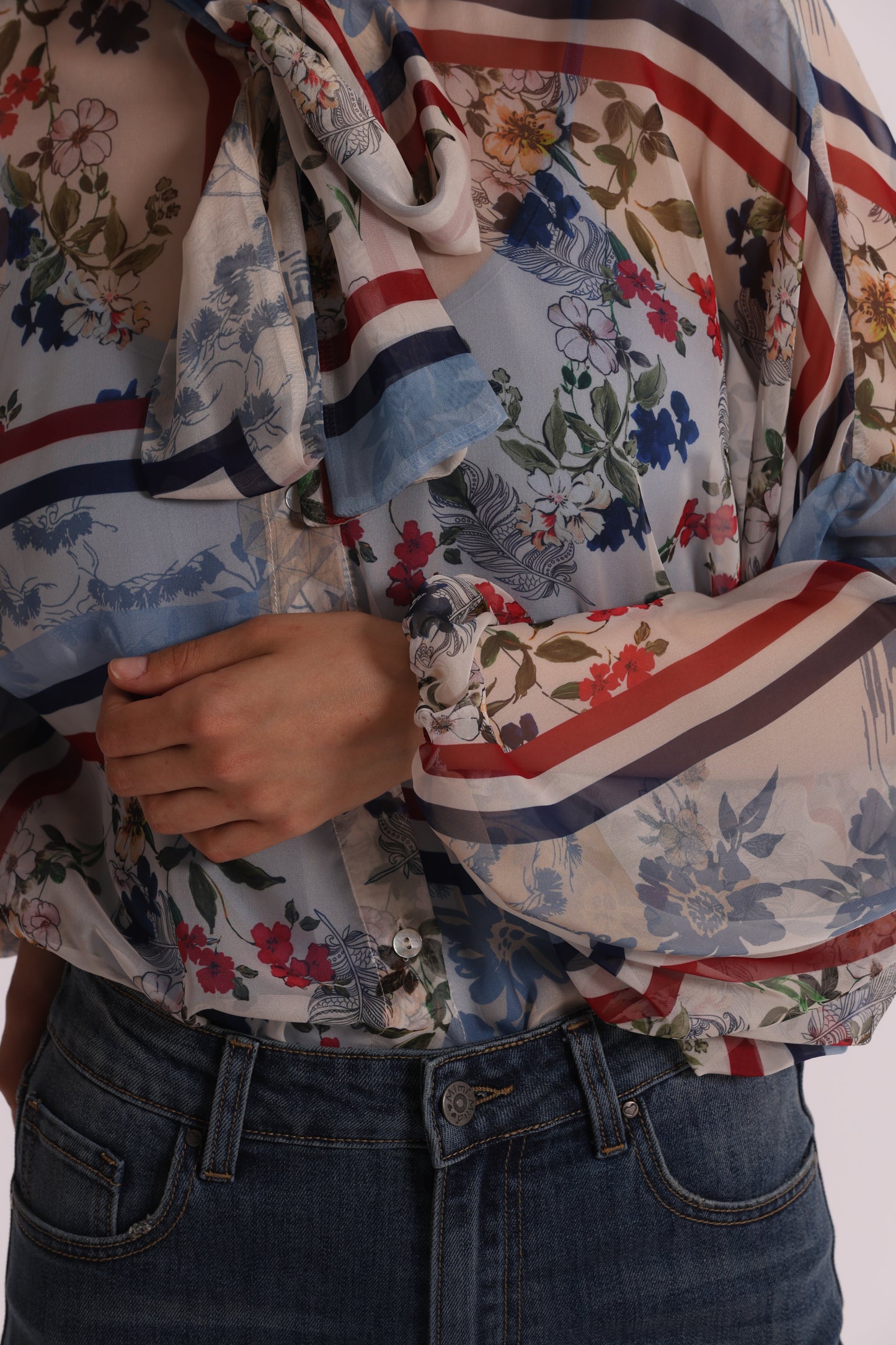 BLUSA FANTASIA FLORA DETTAGLIO FIOCCO