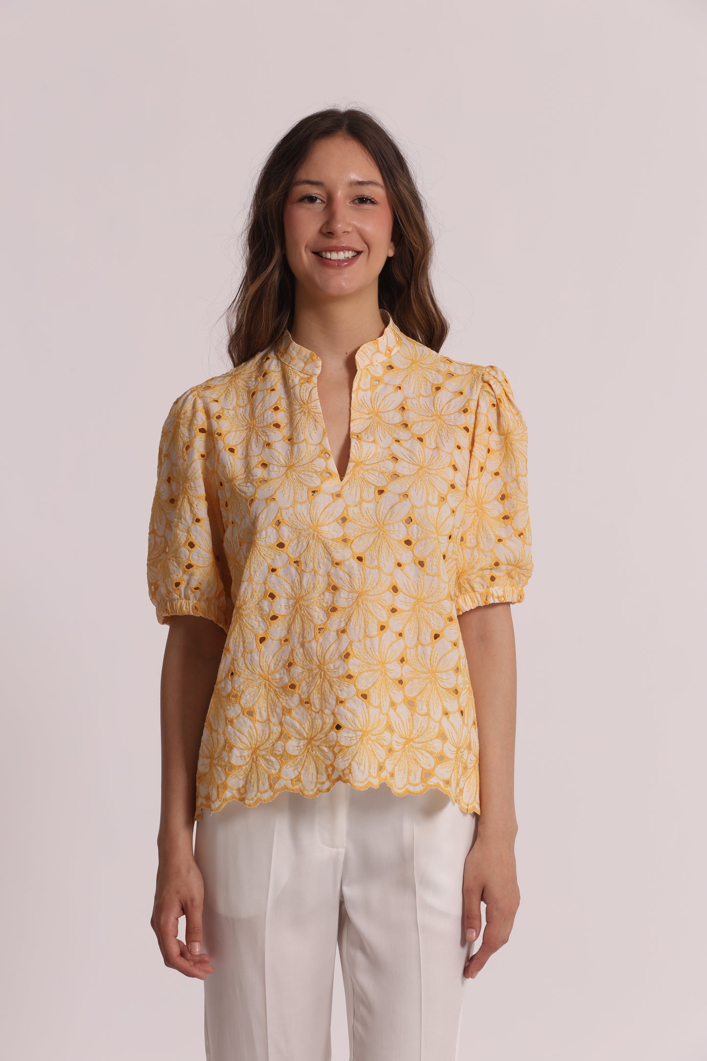 BLUSA A MANICHE CORTE IN SANGALLO