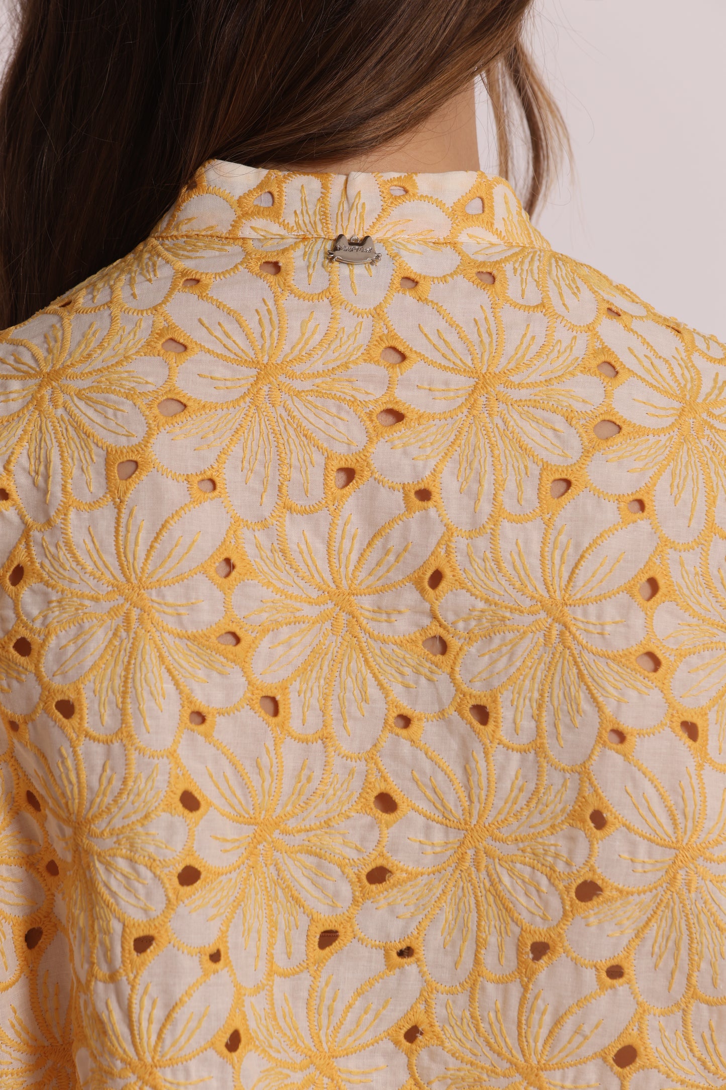 BLUSA A MANICHE CORTE IN SANGALLO