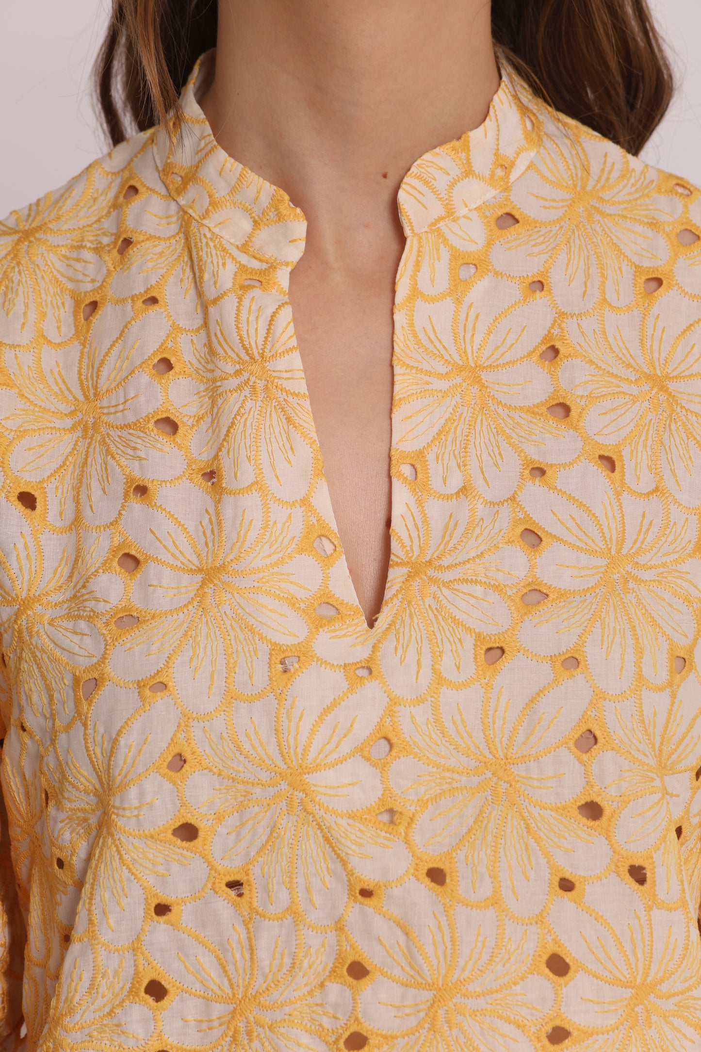 BLUSA A MANICHE CORTE IN SANGALLO