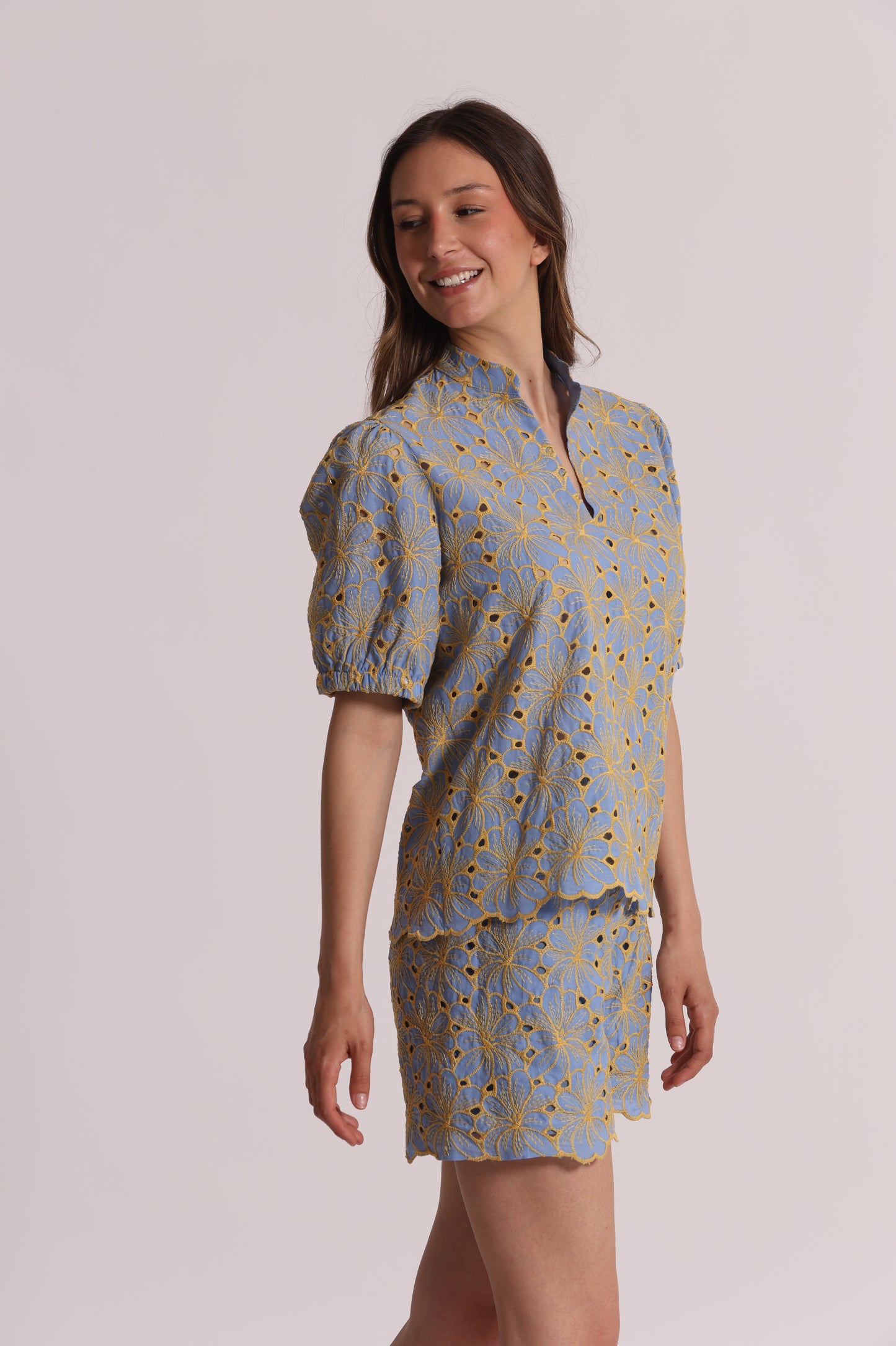 BLUSA A MANICHE CORTE IN SANGALLO