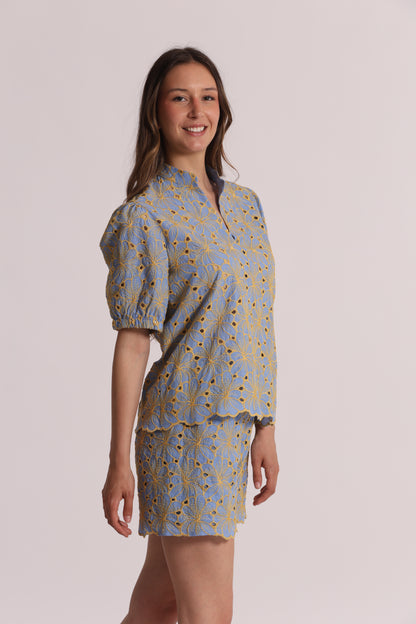 BLUSA A MANICHE CORTE IN SANGALLO
