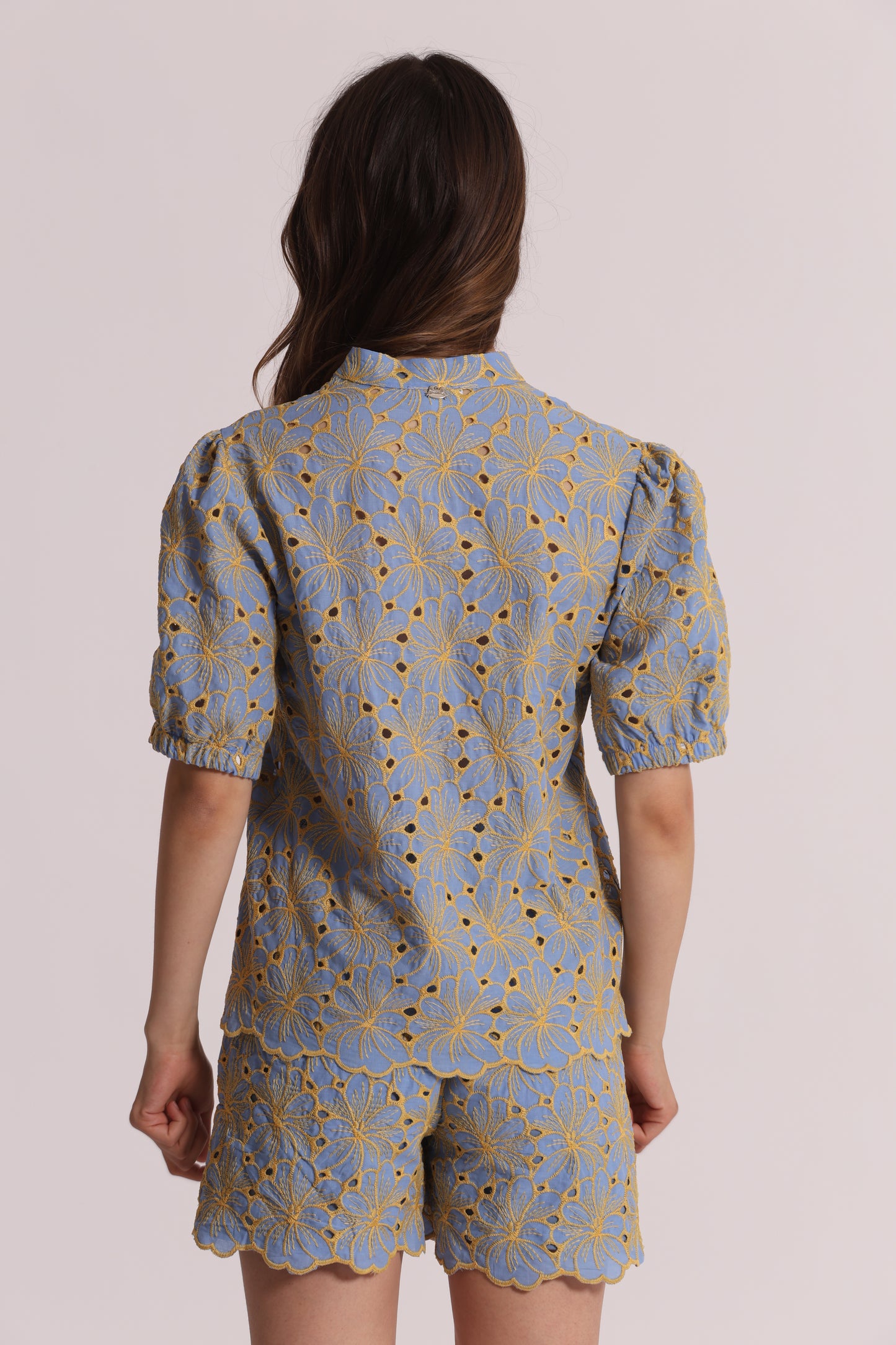BLUSA A MANICHE CORTE IN SANGALLO